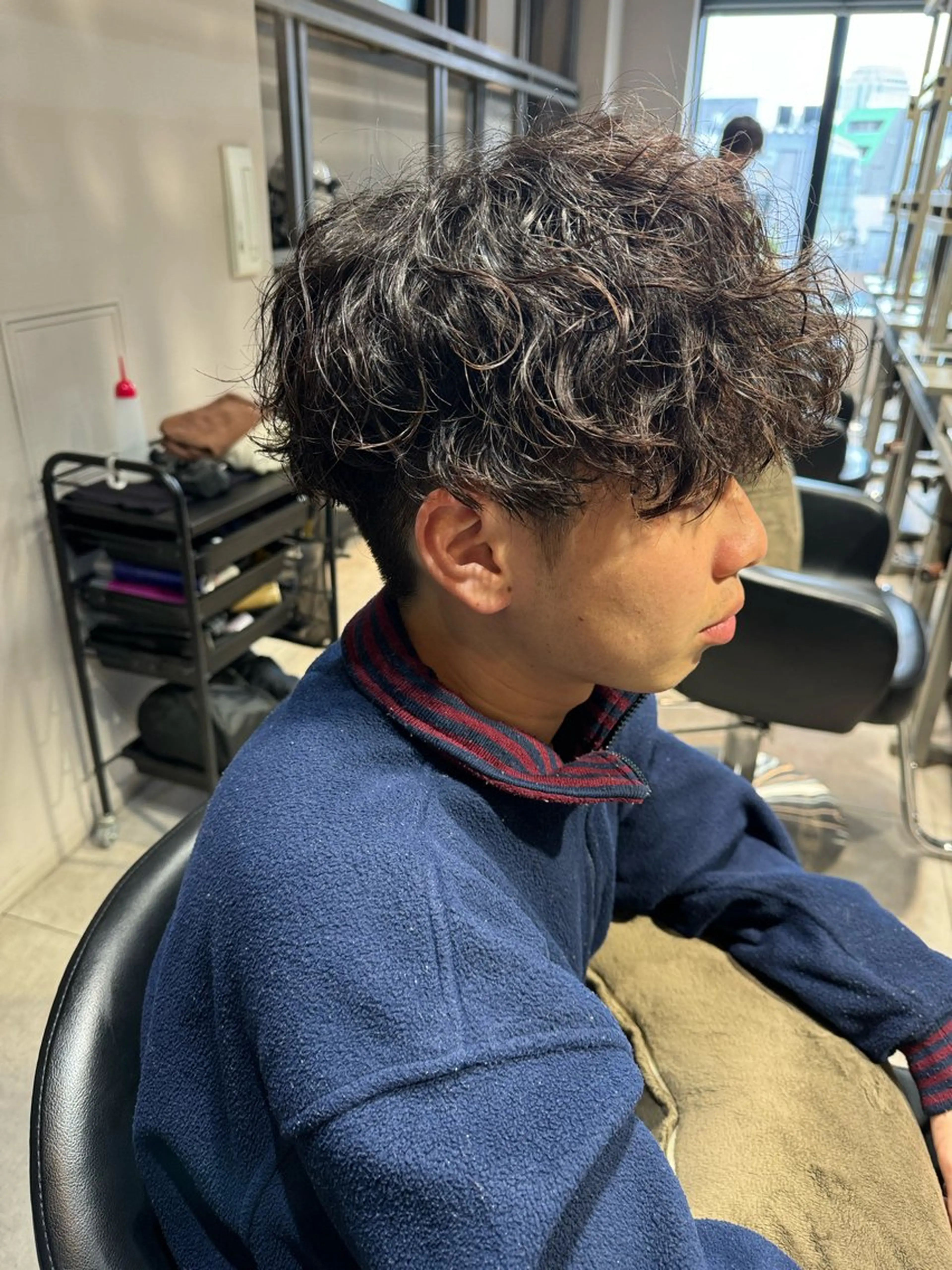 ミディアム パーマ メンズ 波巻きパーマ 似合う髪型が 分からない方へのヘアスタイル