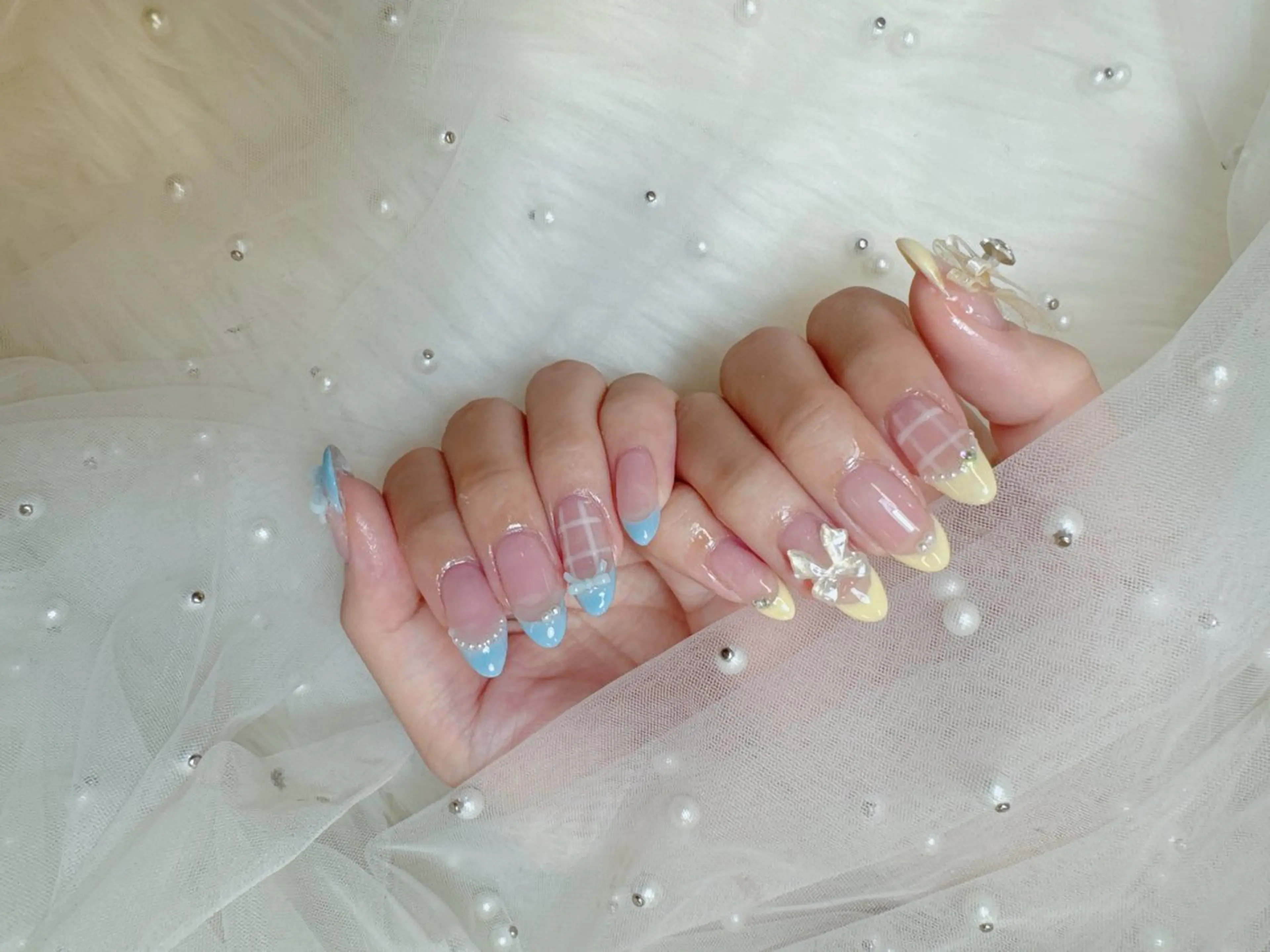 ネイル 成人式 長さ出し フレンチネイル ジェルネイル ガラスフレンチ ハンドネイル Queeens nailのネイルデザイン