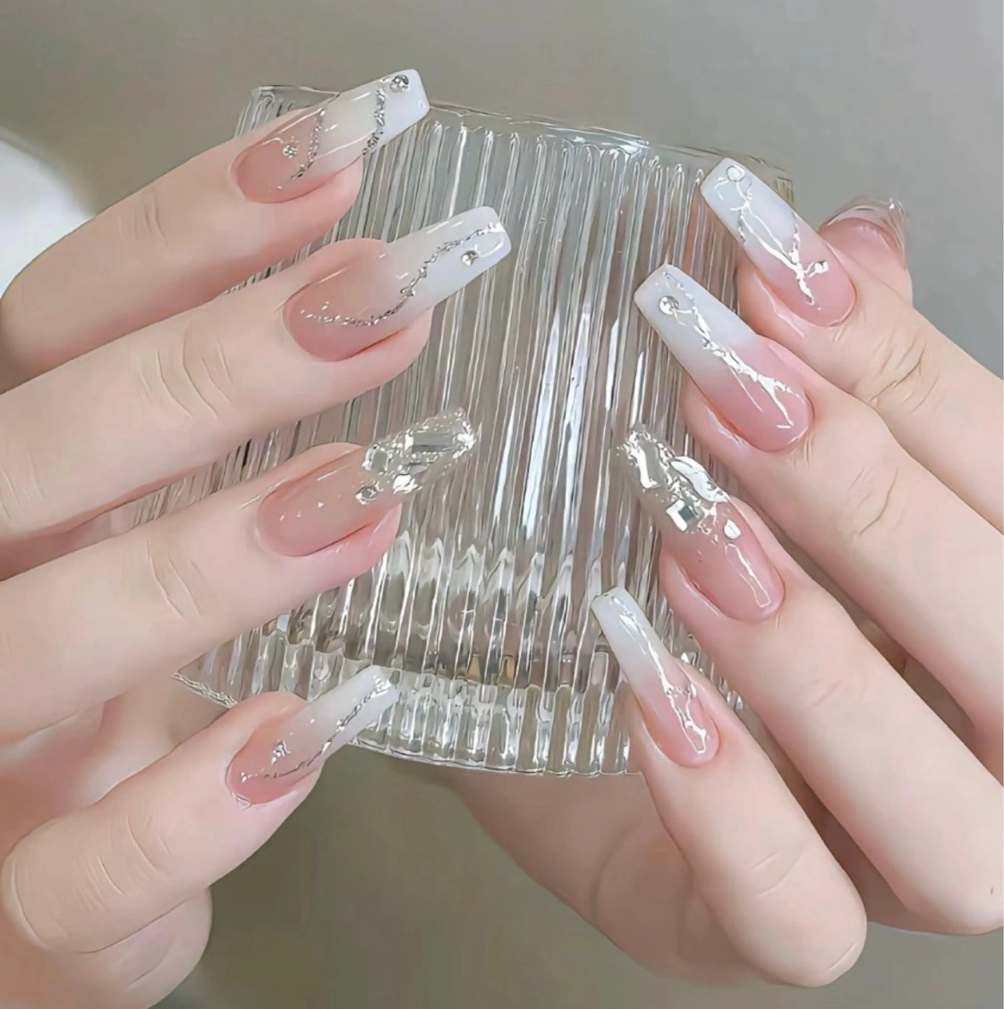 ハンドネイル、チップ長さ出し、☆持ち込みデザイン☆の写真