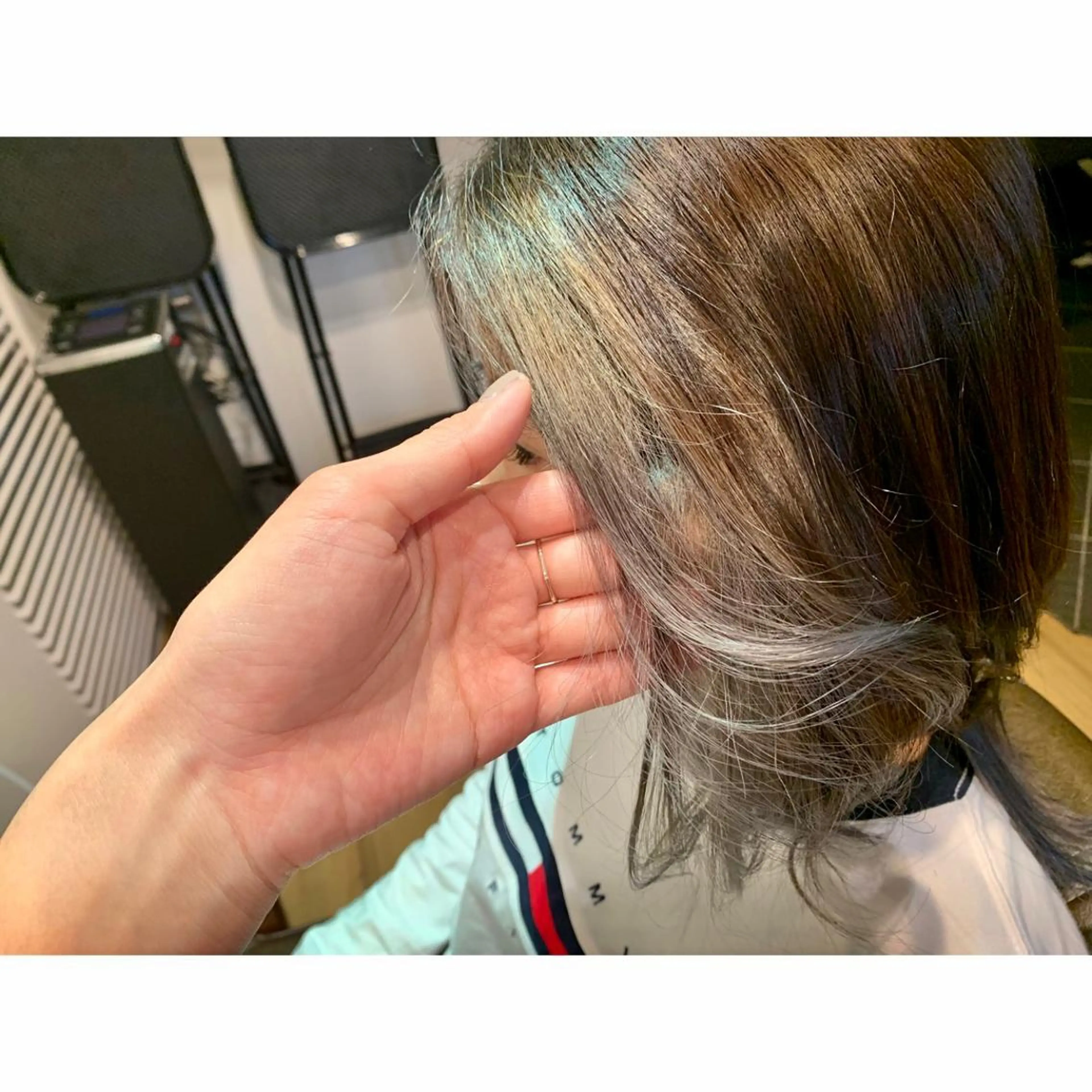 ロング カラー ミストバング ブリーチ  フェイスフレーミング シルバー ヘアカラー トリートメント ツキダテ ユイのヘアスタイル