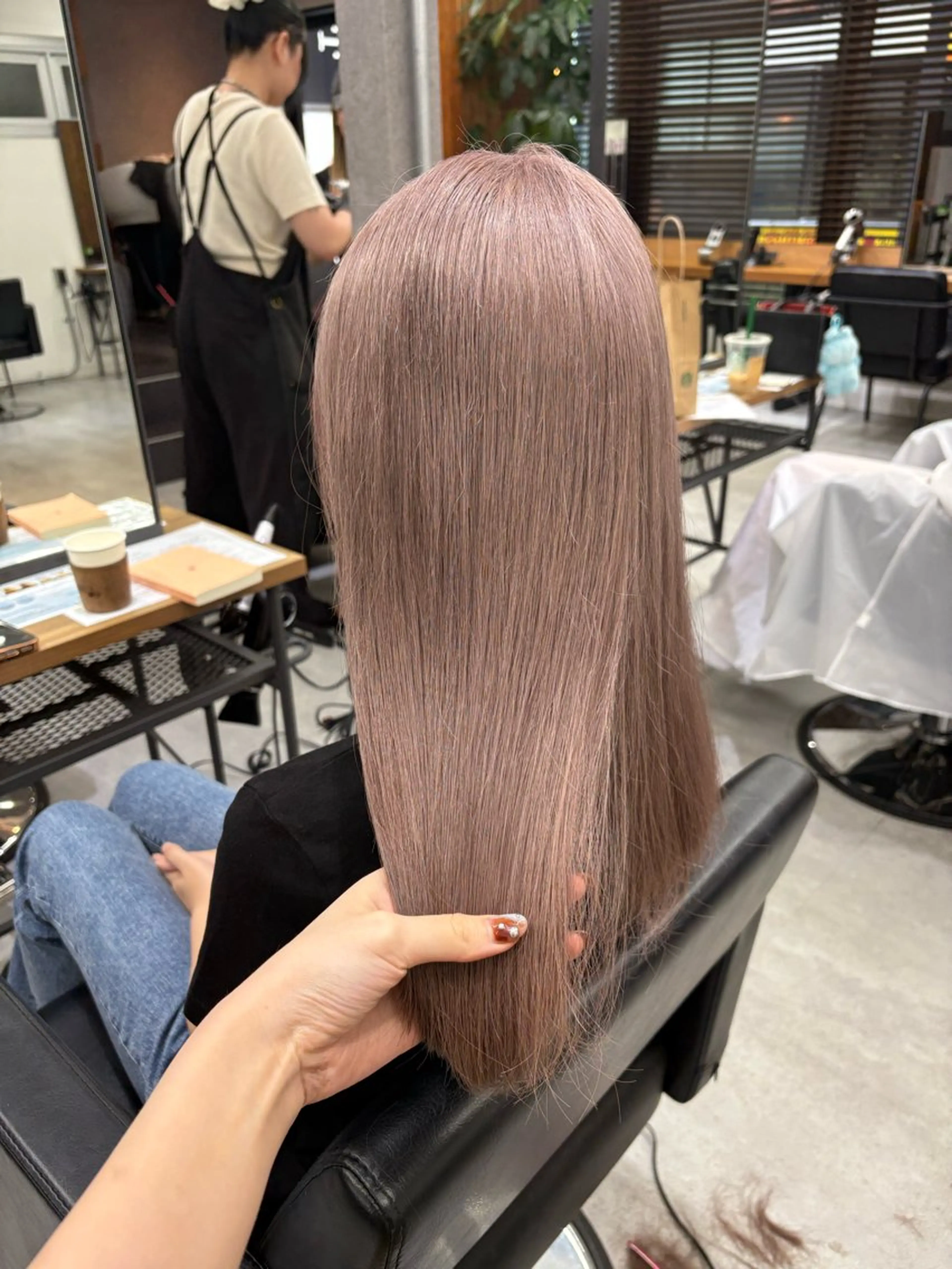 セミロング カラー ブリーチ グレージュ ヘアカラー ENA💗NEXT /ハイトーンエクステのヘアスタイル