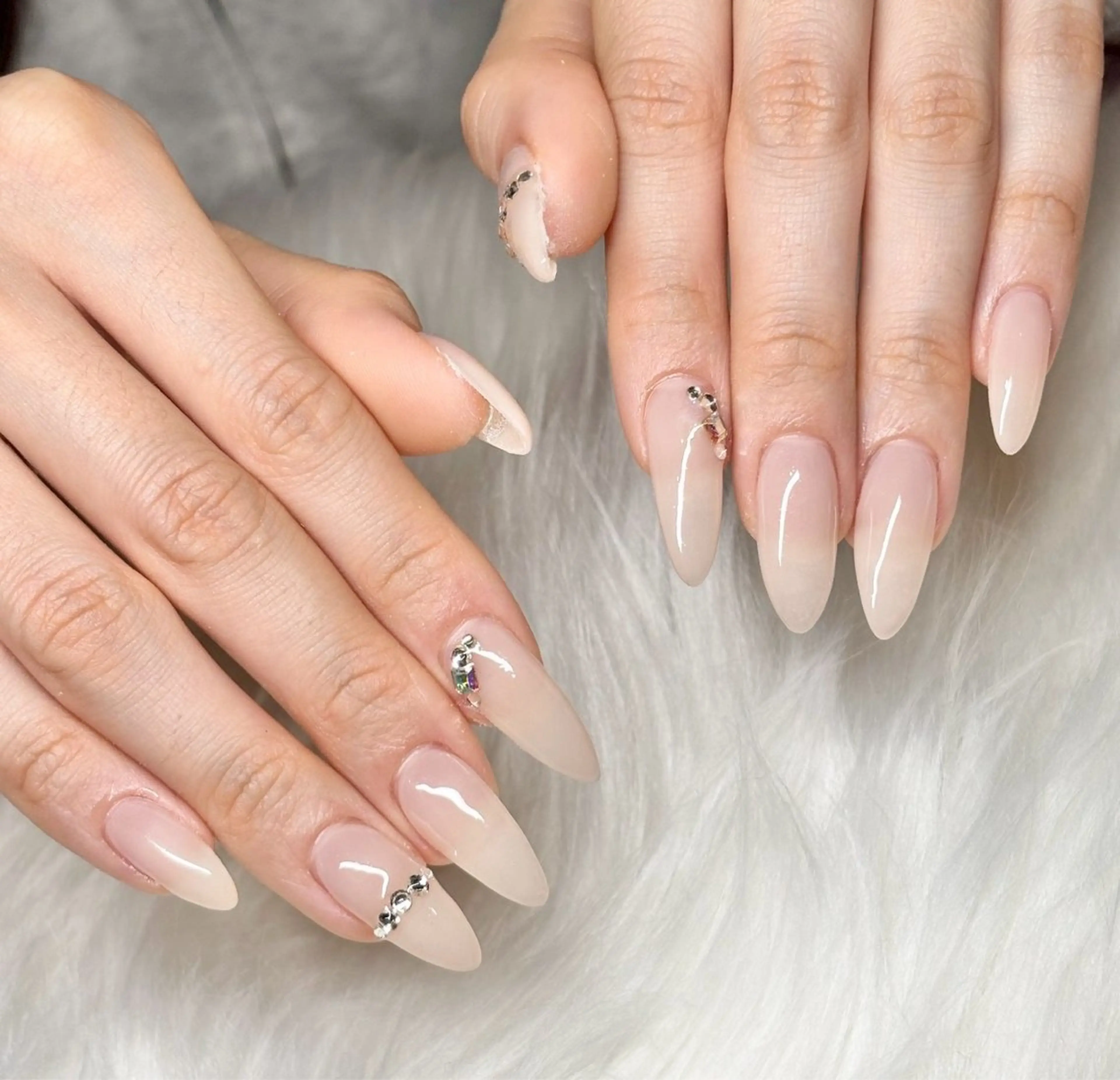 ネイル チークネイル フットネイル フレンチネイル ジェルネイル ガラスフレンチ ハンドネイル Rimi.+ チナミのネイルデザイン