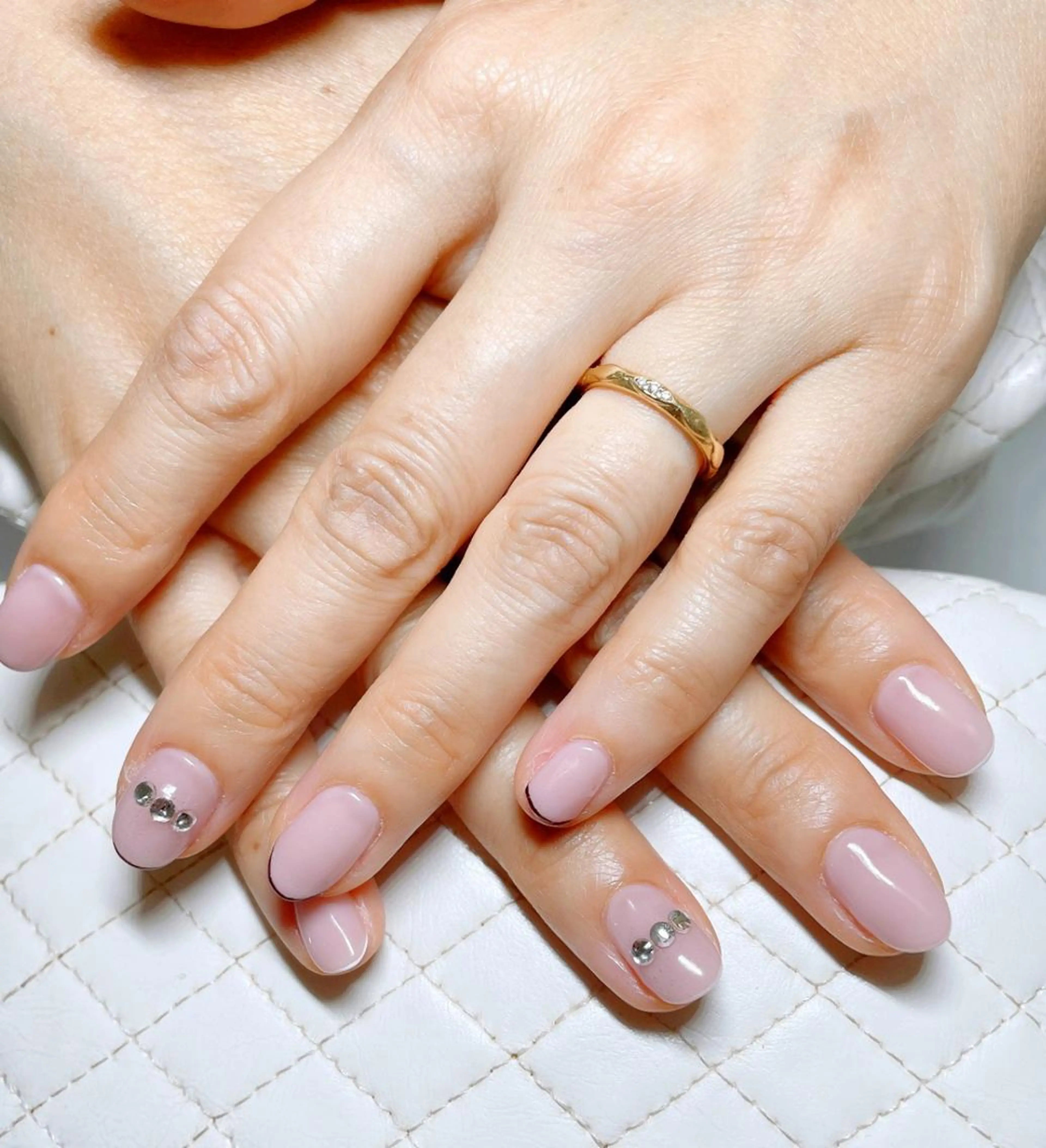 ネイル アートネイル ジェルネイル ワンカラーネイル ストーンネイル ハンドネイル Nail salon Dejavu 🌿のネイルデザイン