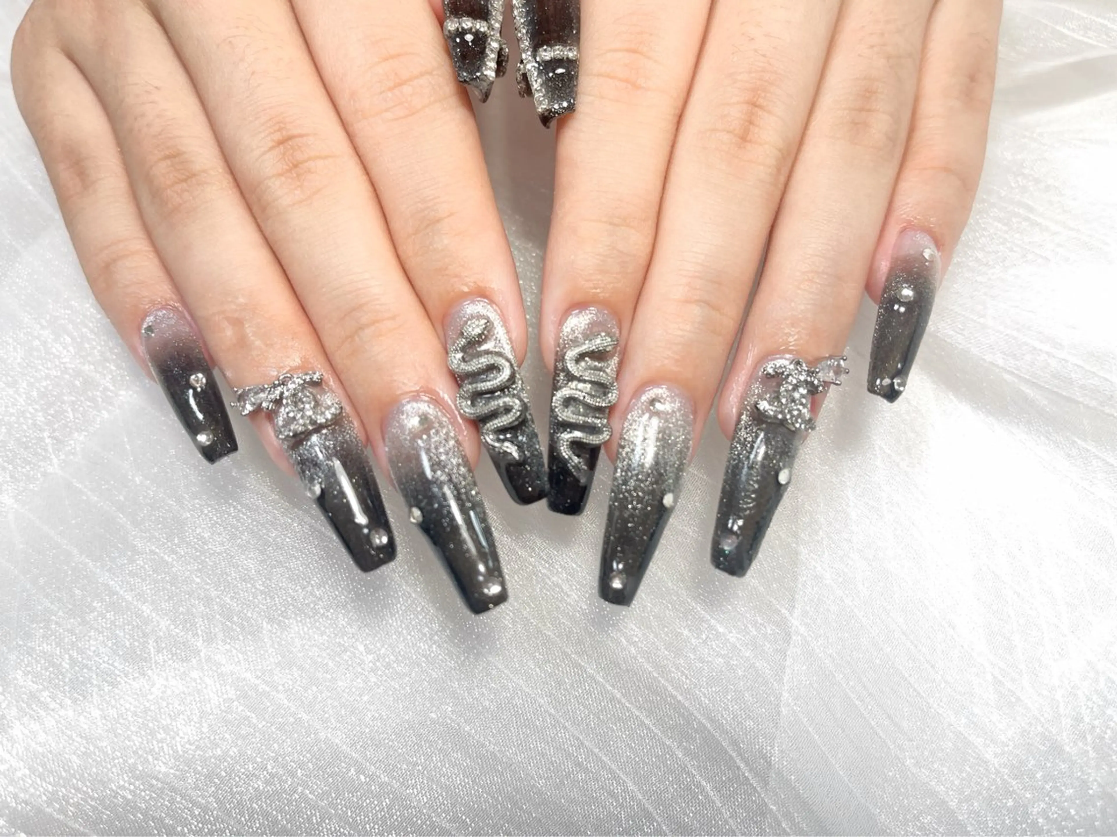 ネイル ハンドネイル 🎀ネイルサロン エクラYUI🎀のネイルデザイン