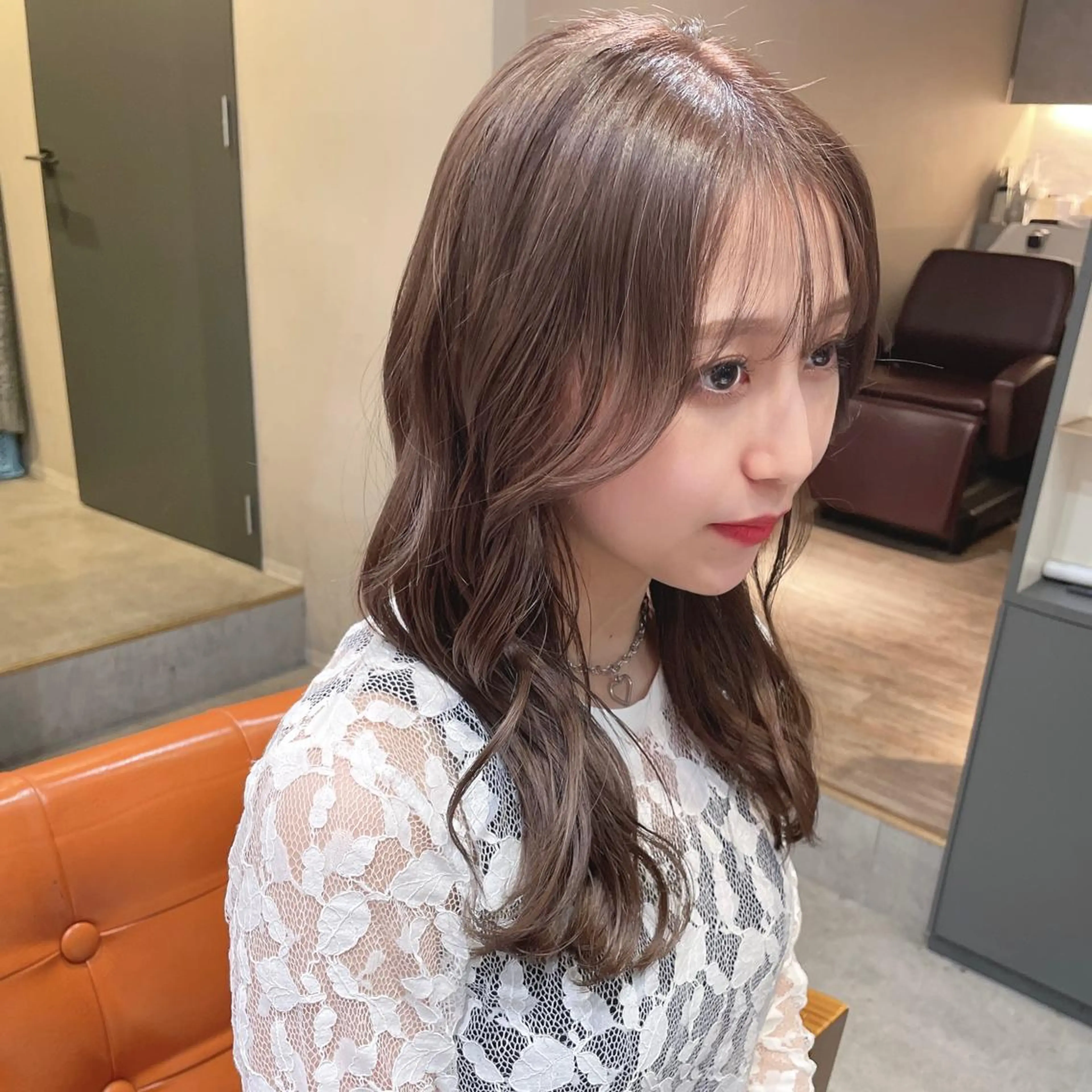 カラー アッシュ ベージュカラー ブリーチ 透明感カラー グレージュ 石山 洸平のヘアスタイル