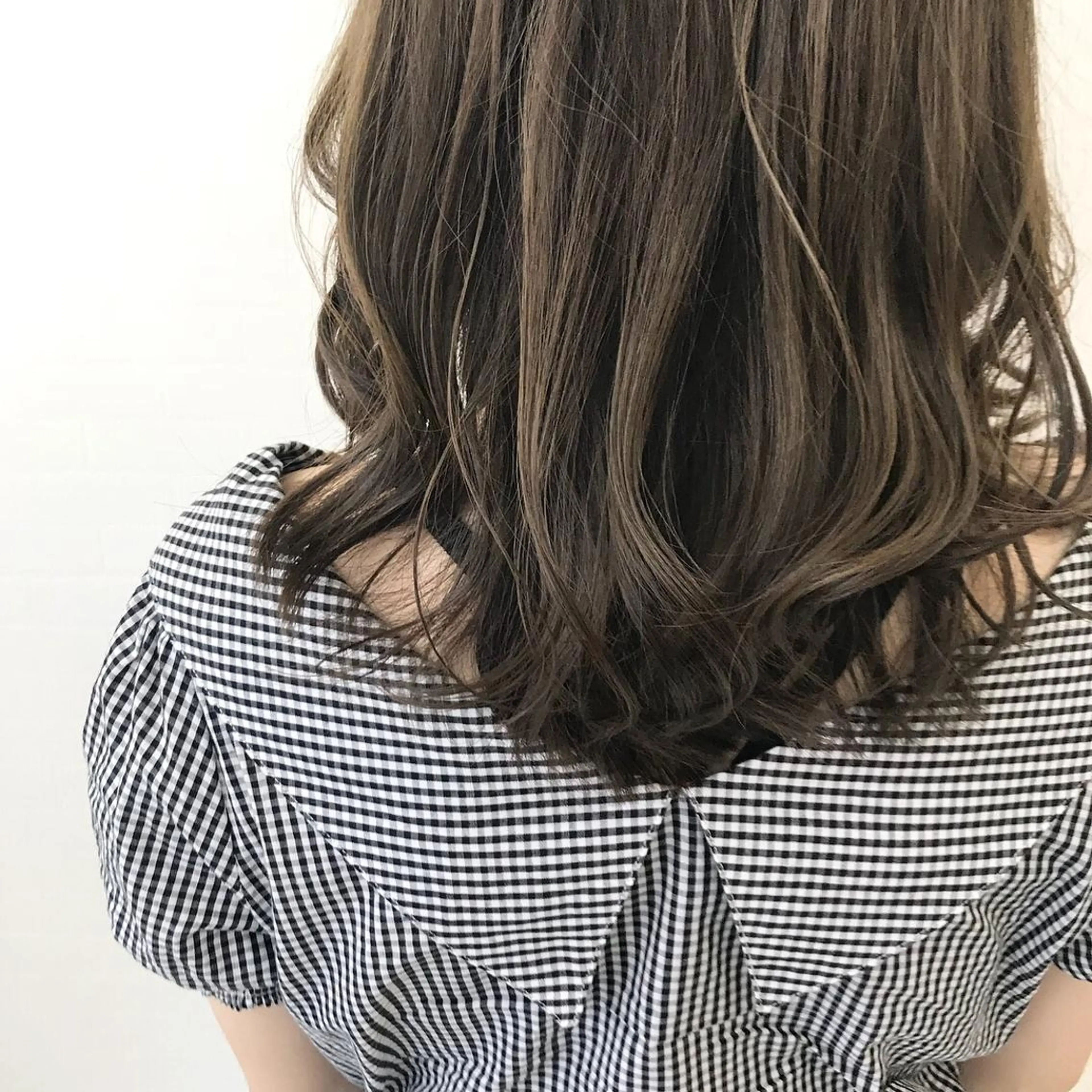 カラー オリーブ/アッシュ やわらか透明感カラーのヘアスタイル