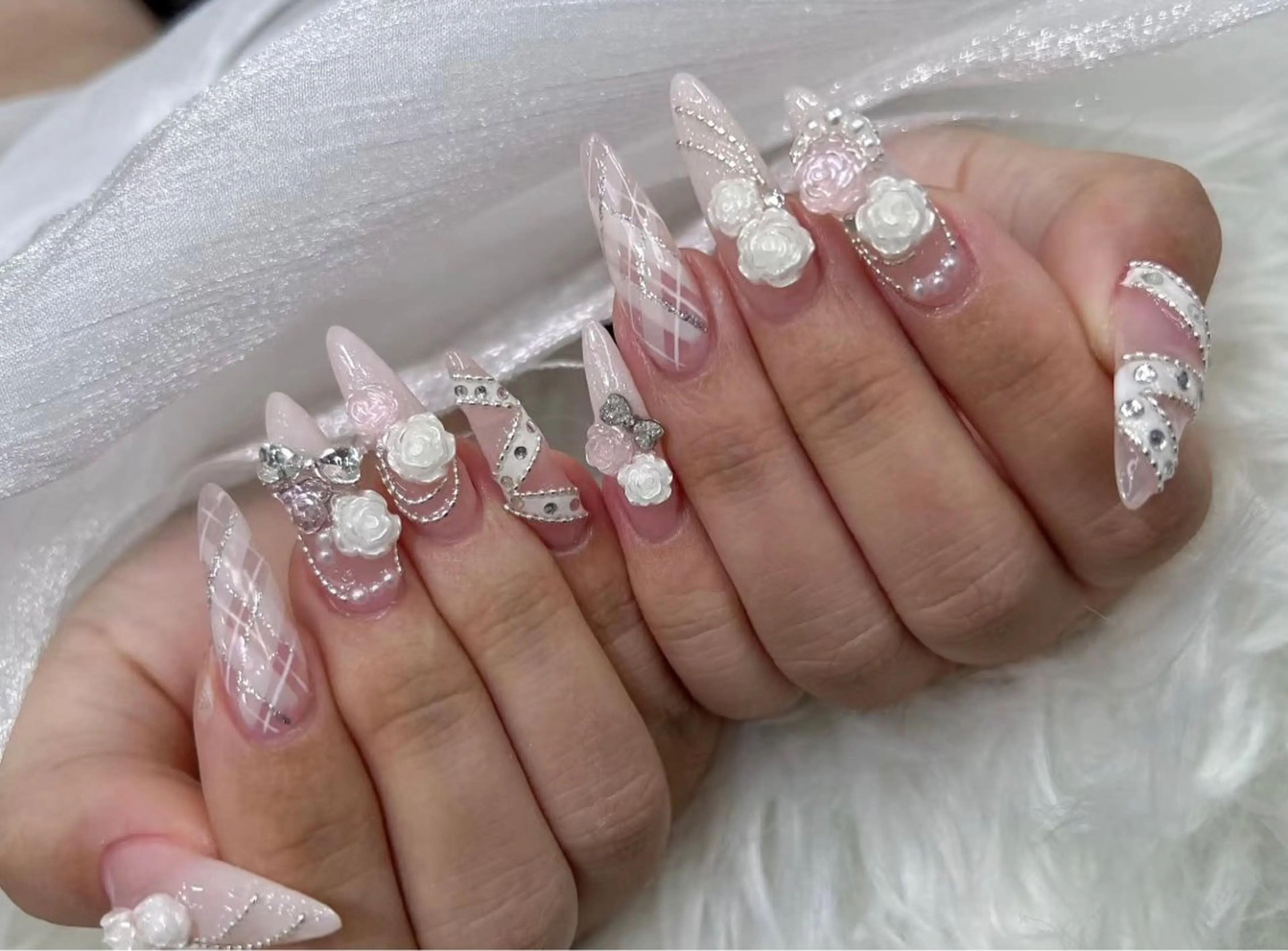 ネイル フレンチネイル ガーリー ガラスフレンチ 韓国ネイル ロングネイル ハンドネイル Venus nail チップ長さだし専門店のネイルデザイン