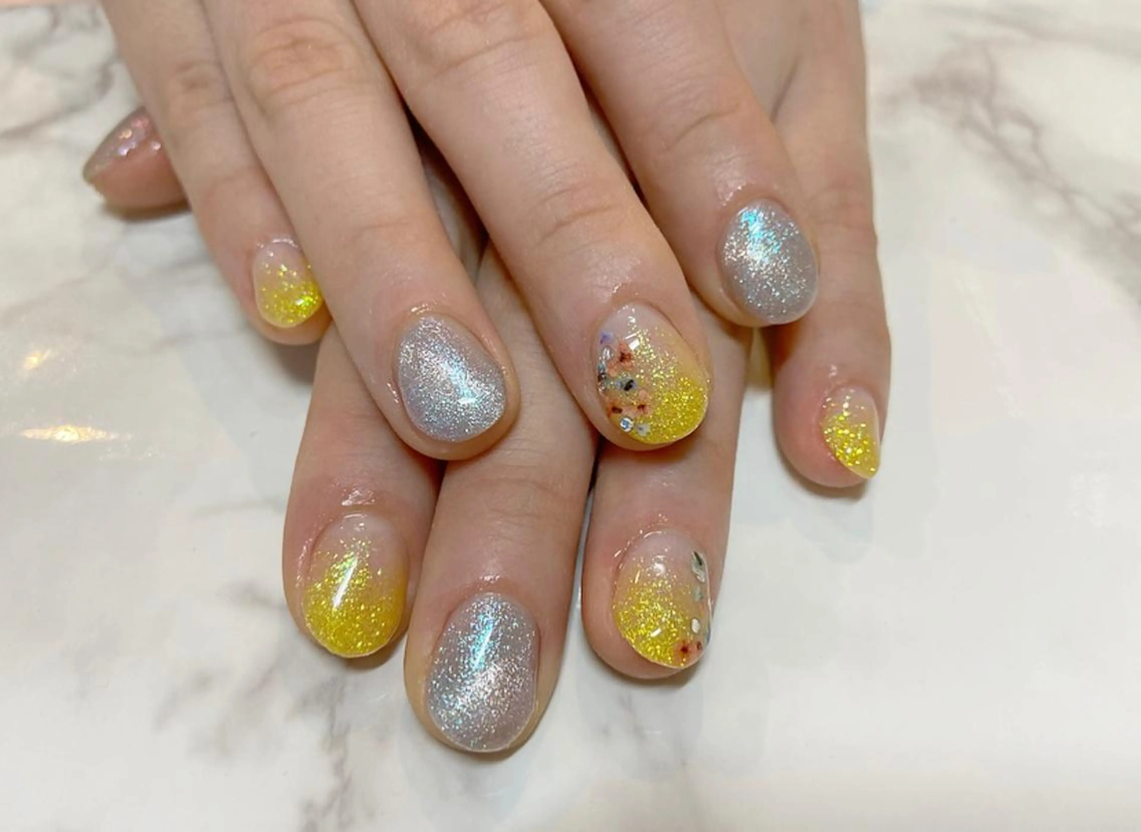 ネイル アートネイル ブルー マグネットネイル 黄色 🧸熊谷 かほ🧸のネイルデザイン