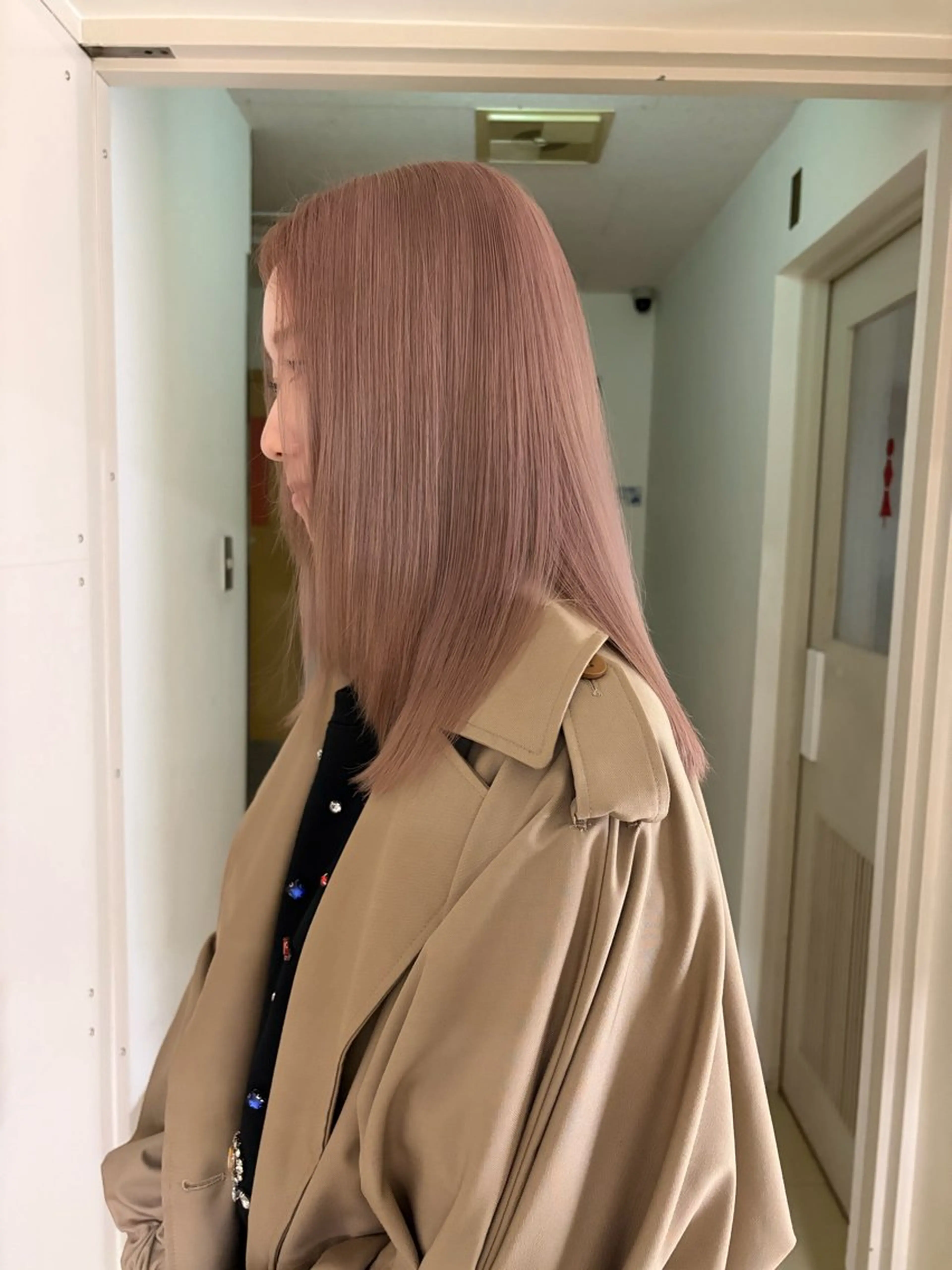 セミロング カラー ベージュカラー ブリーチ ピンクカラー ピンクベージュ ヘアカラー トリートメント ボブ/パーマ kusa‪🌱‬のヘアスタイル