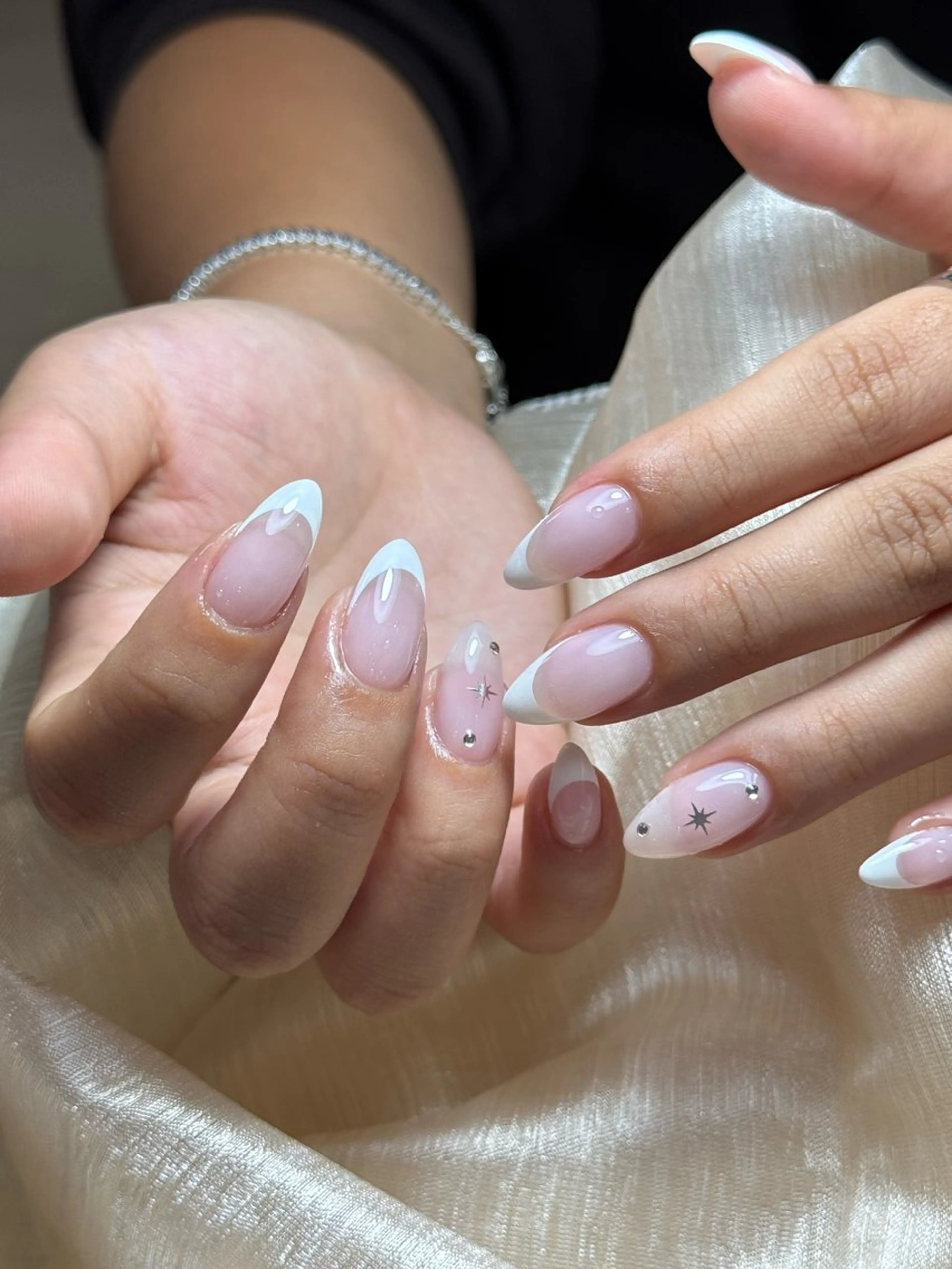 ネイル アートネイル オーロラネイル チークネイル フレンチネイル ガラスフレンチ ハンドネイル 🎀🎀YooLi Nail Salonのネイルデザイン