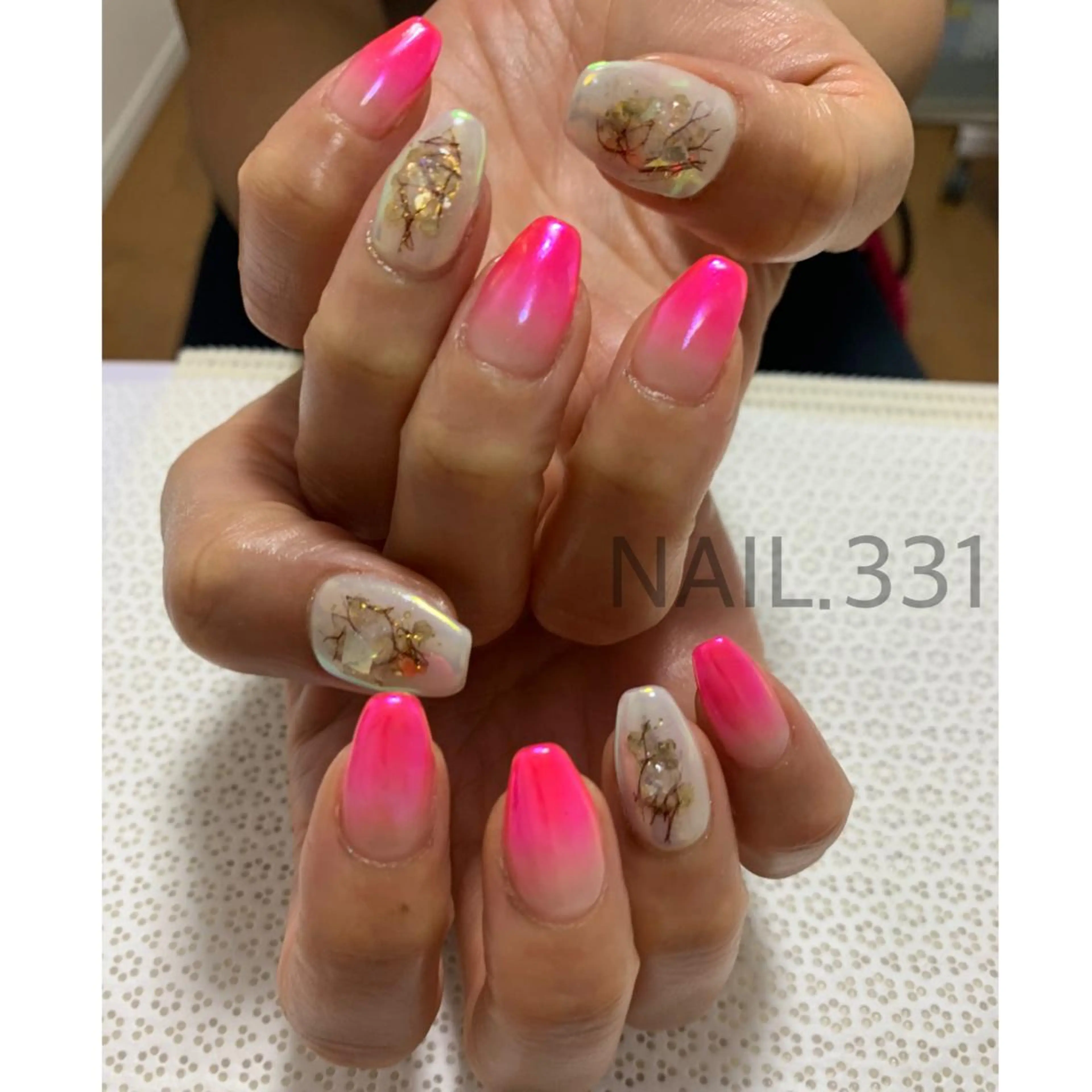 ネイル オーロラネイル フラッシュネイル マグネットネイル ミラーネイル ピンク Nail 331のネイルデザイン