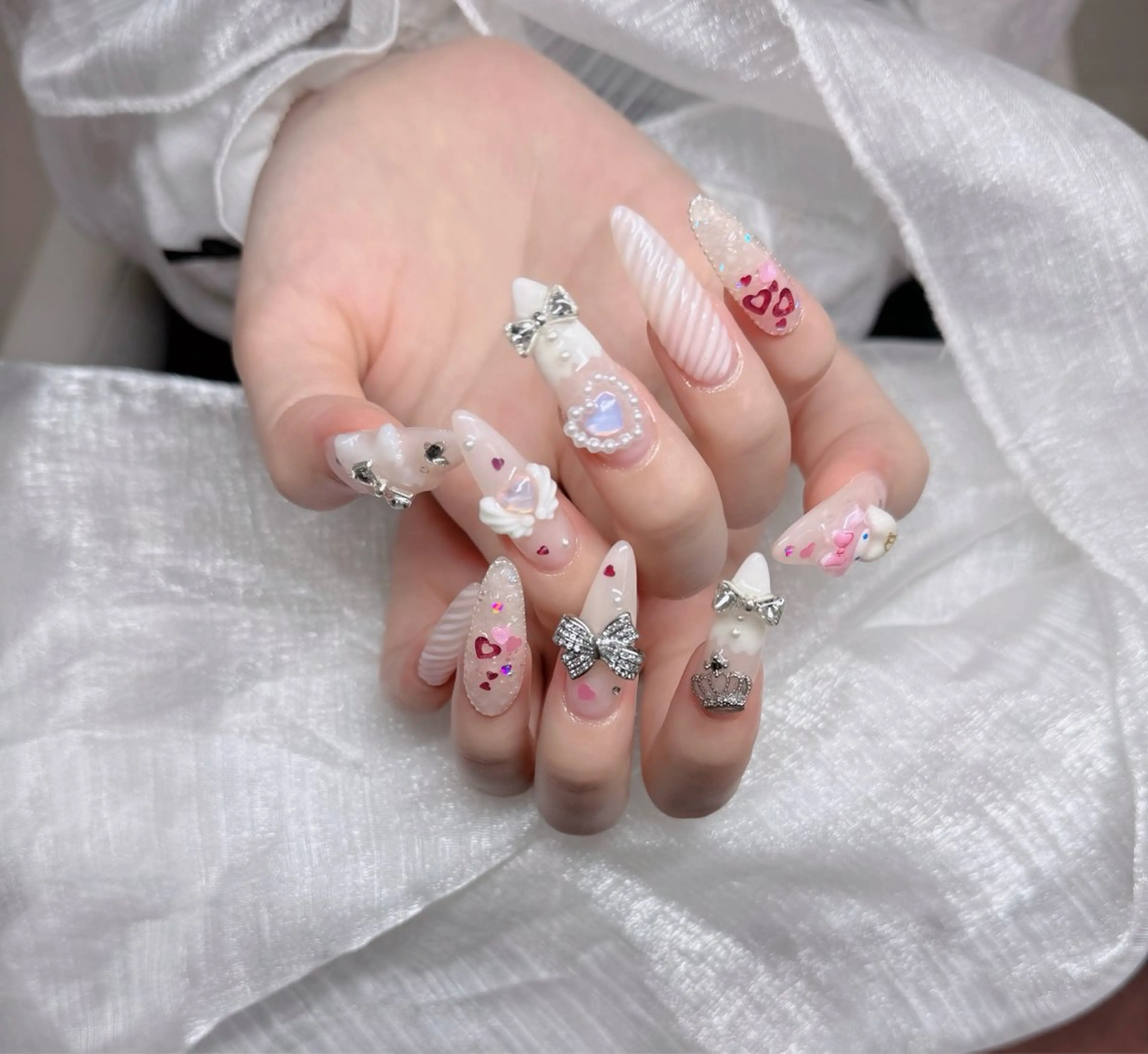 ネイル フレンチネイル ジェルネイル ガラスフレンチ ハロウィン ハート H.baby Nail Salonのネイルデザイン