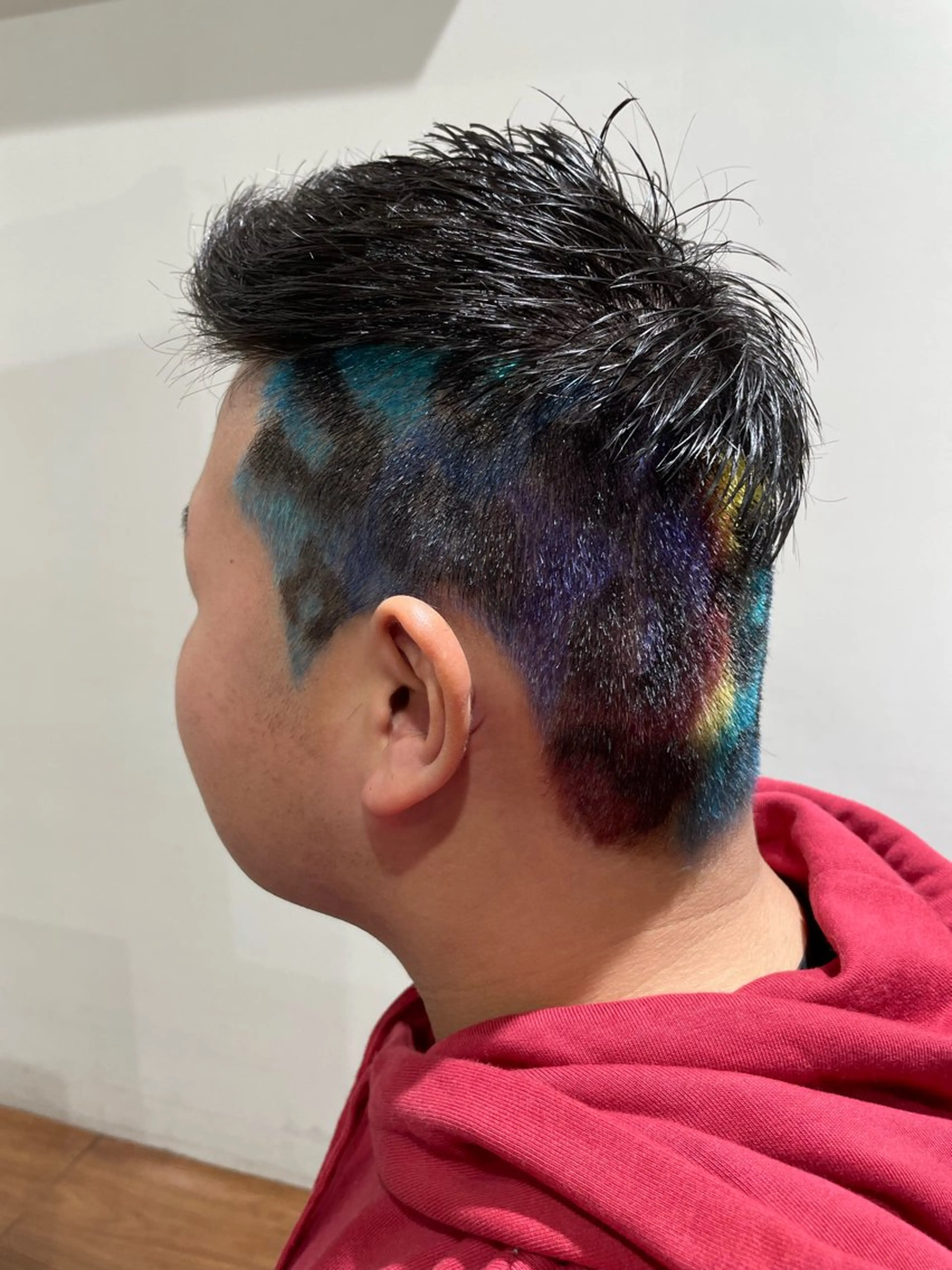 ショート カラー 岩本 ヨシハルのヘアスタイル