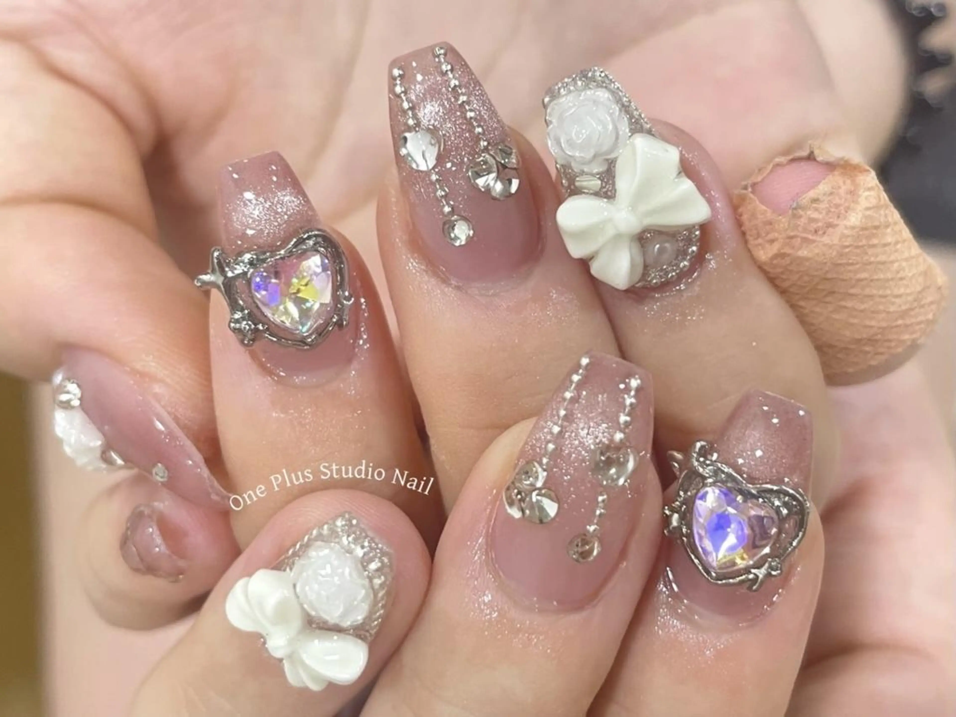 ネイル オーロラネイル 長さ出し フットネイル フレンチネイル ジェルネイル ハンドネイル One Plus Nail Salonのネイルデザイン