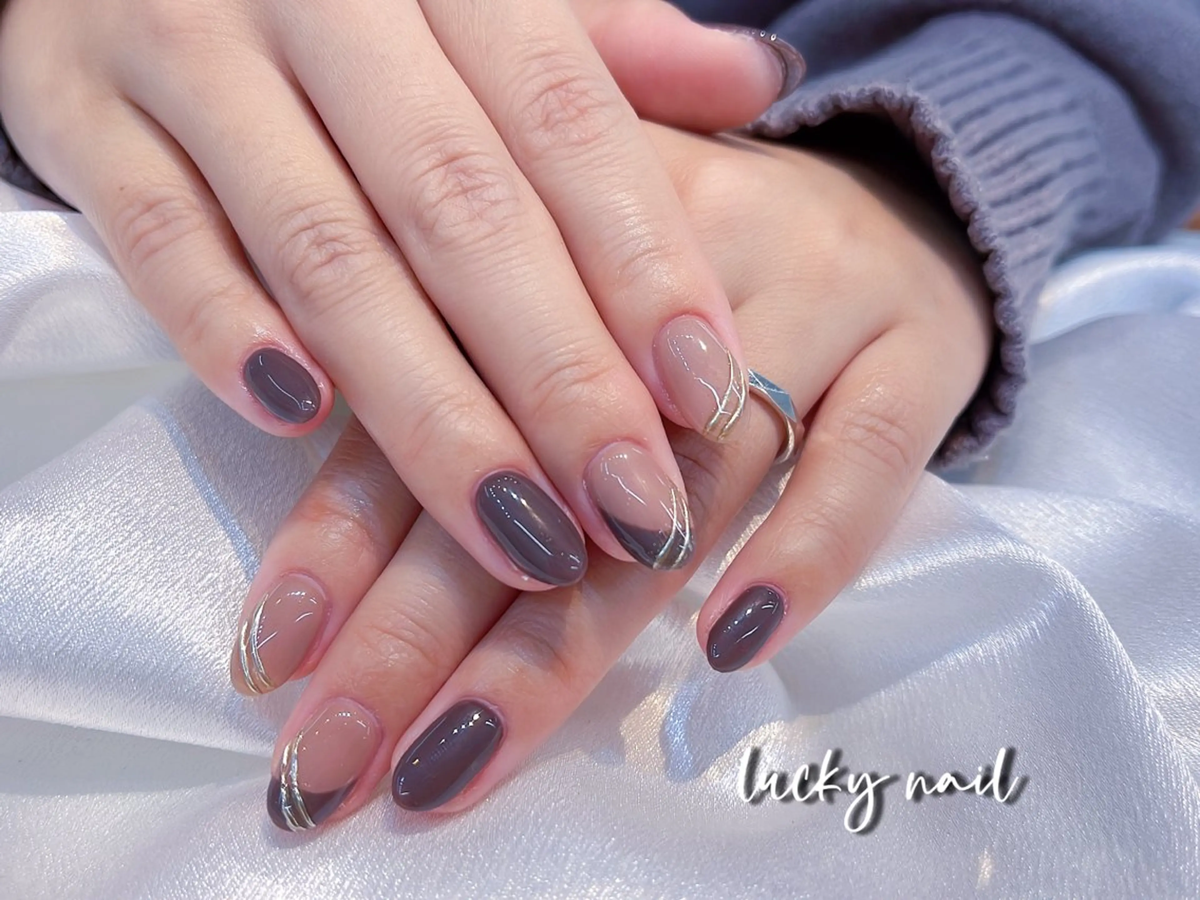 ネイル ブルー チークネイル 長さ出し ジェルネイル ゴールド ハンドネイル ハンドケア ラッキーネイルサロン 西川口東口店のネイルデザイン