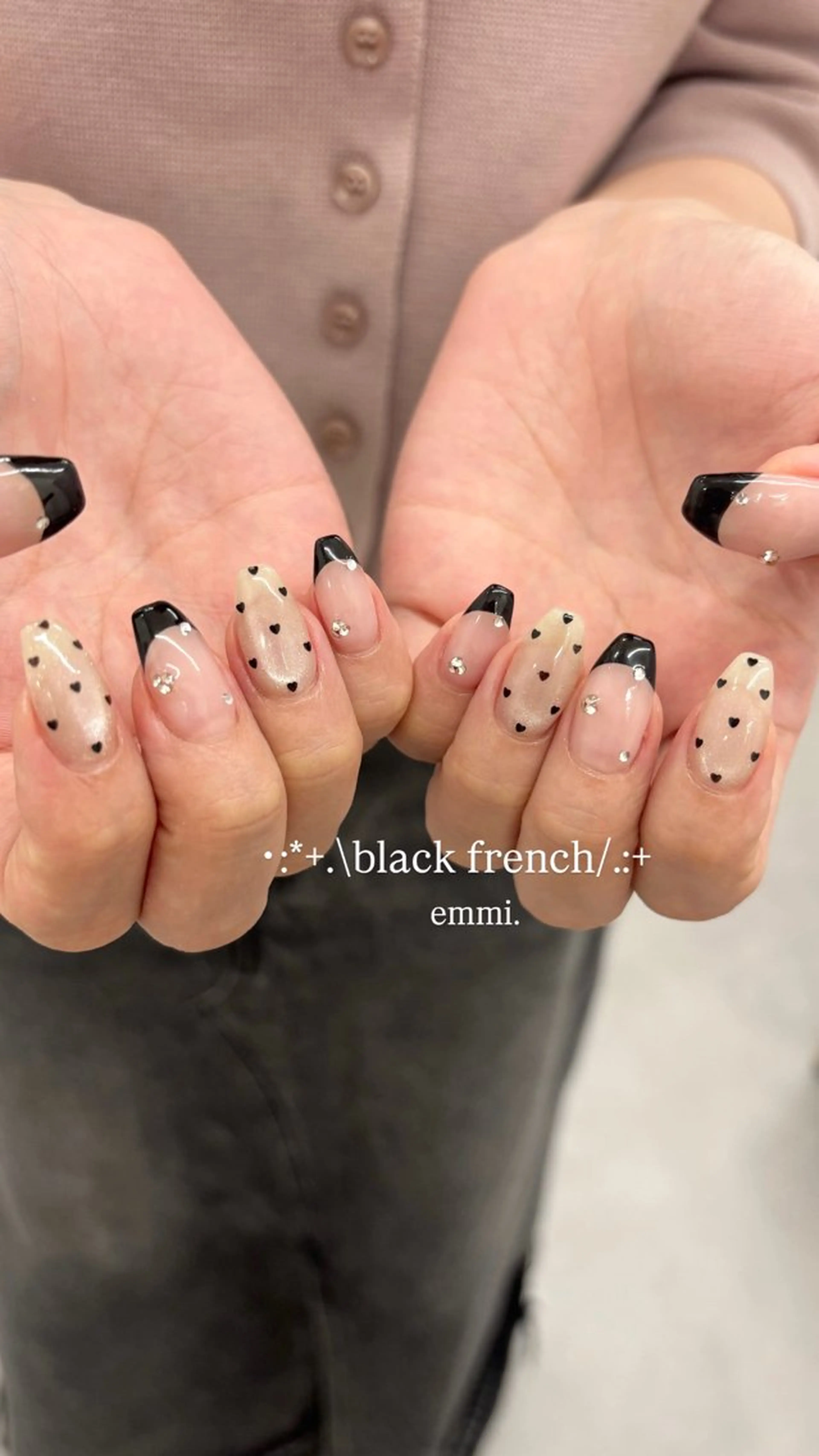 ネイル チークネイル ドット フットネイル フレンチネイル ガーリー ハンドネイル emmi nailのネイルデザイン