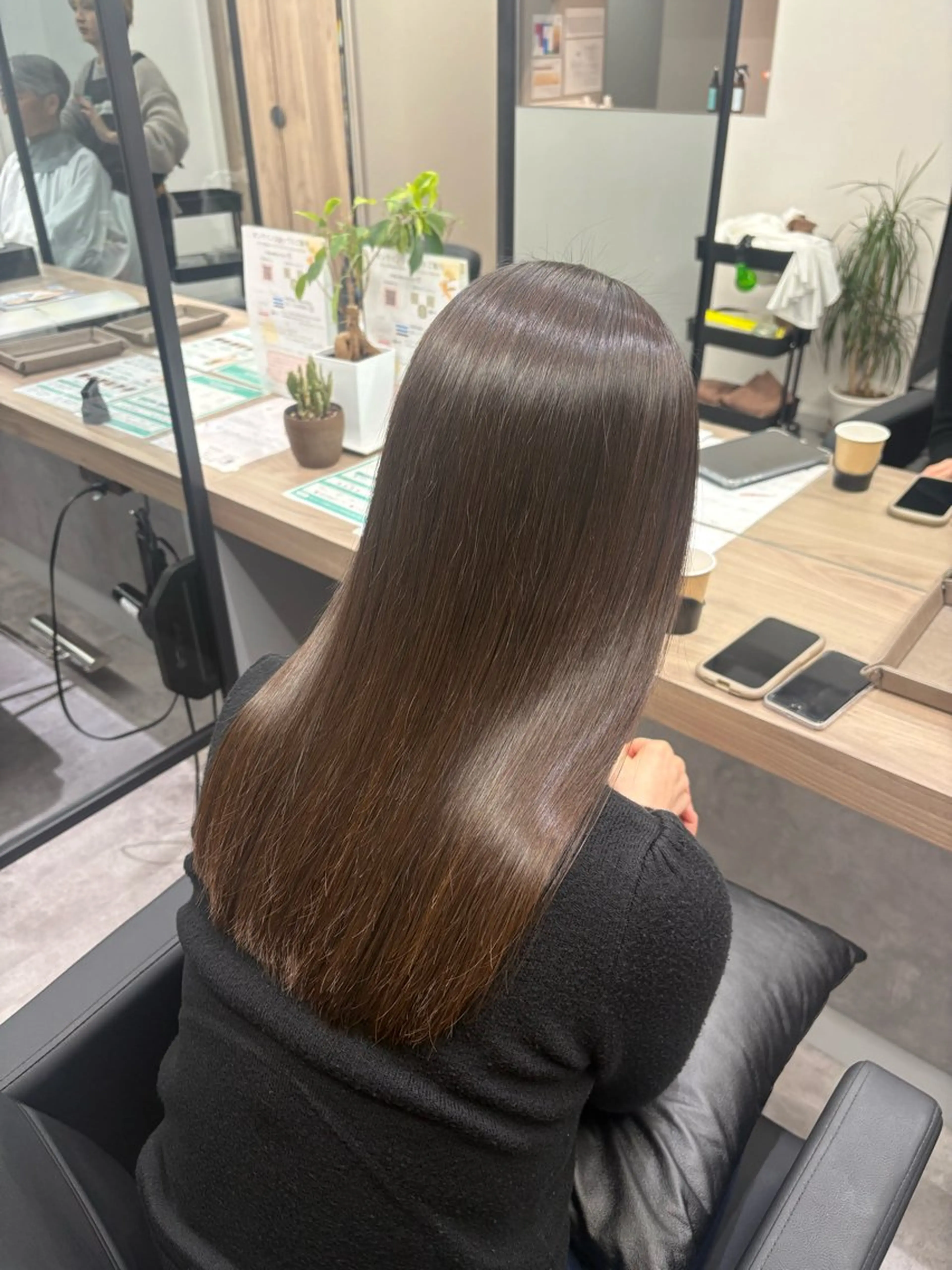 ロング カット 縮毛矯正 COCO .のヘアスタイル