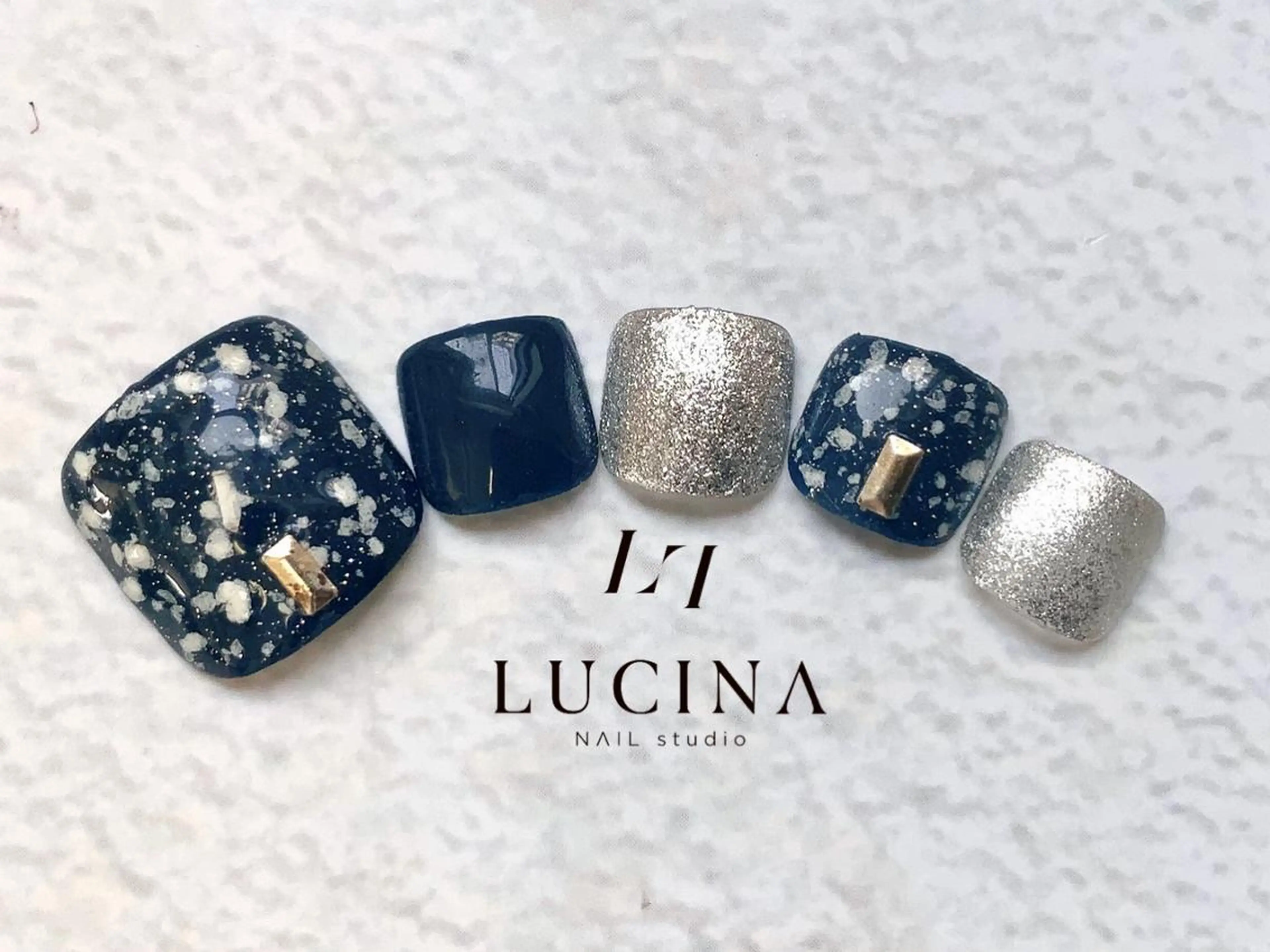 ネイル フットネイル シンプルネイル フットネイル 新橋 ルキナ スタッフのネイルデザイン