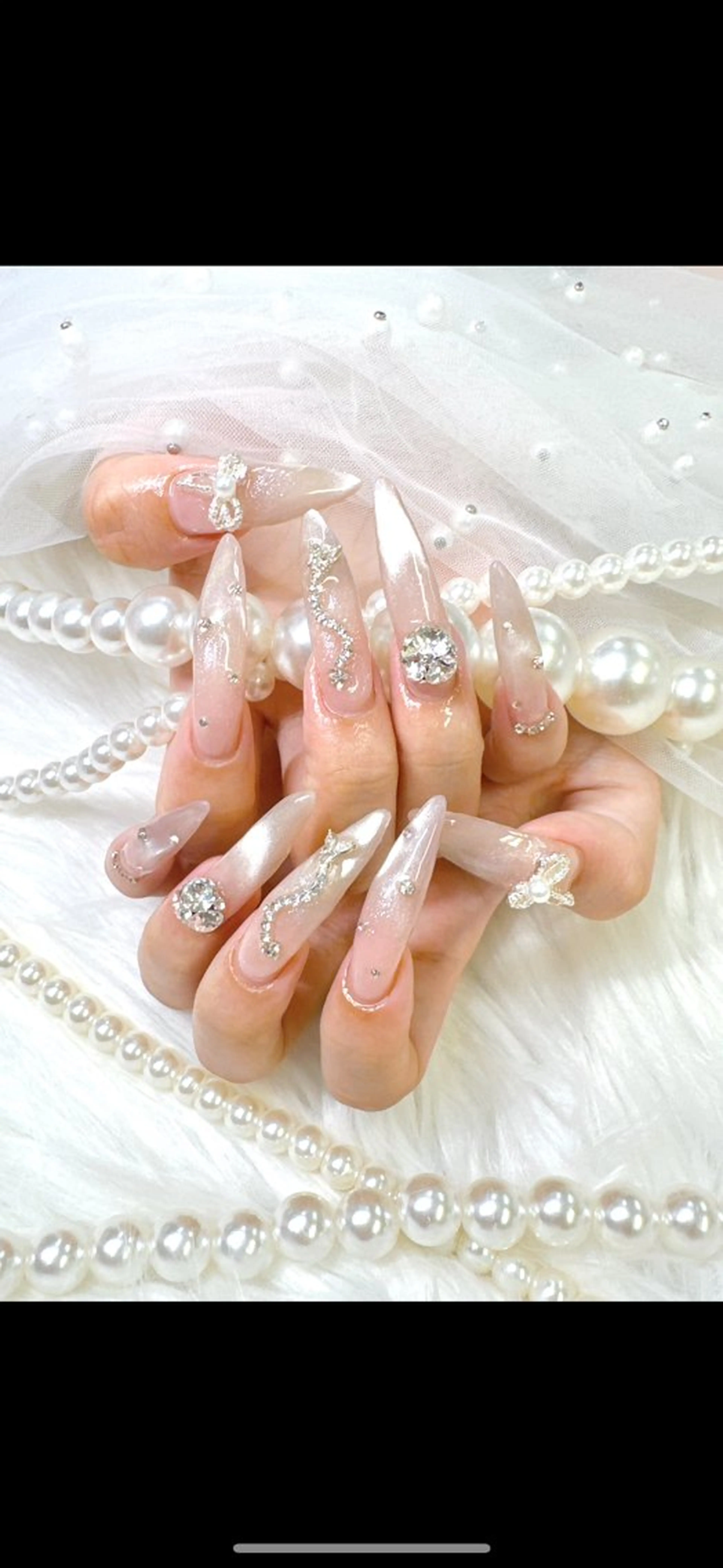 ネイル アートネイル ドット フレンチネイル ガラスフレンチ キラキラネイル ハンドネイル Queeens nailのネイルデザイン