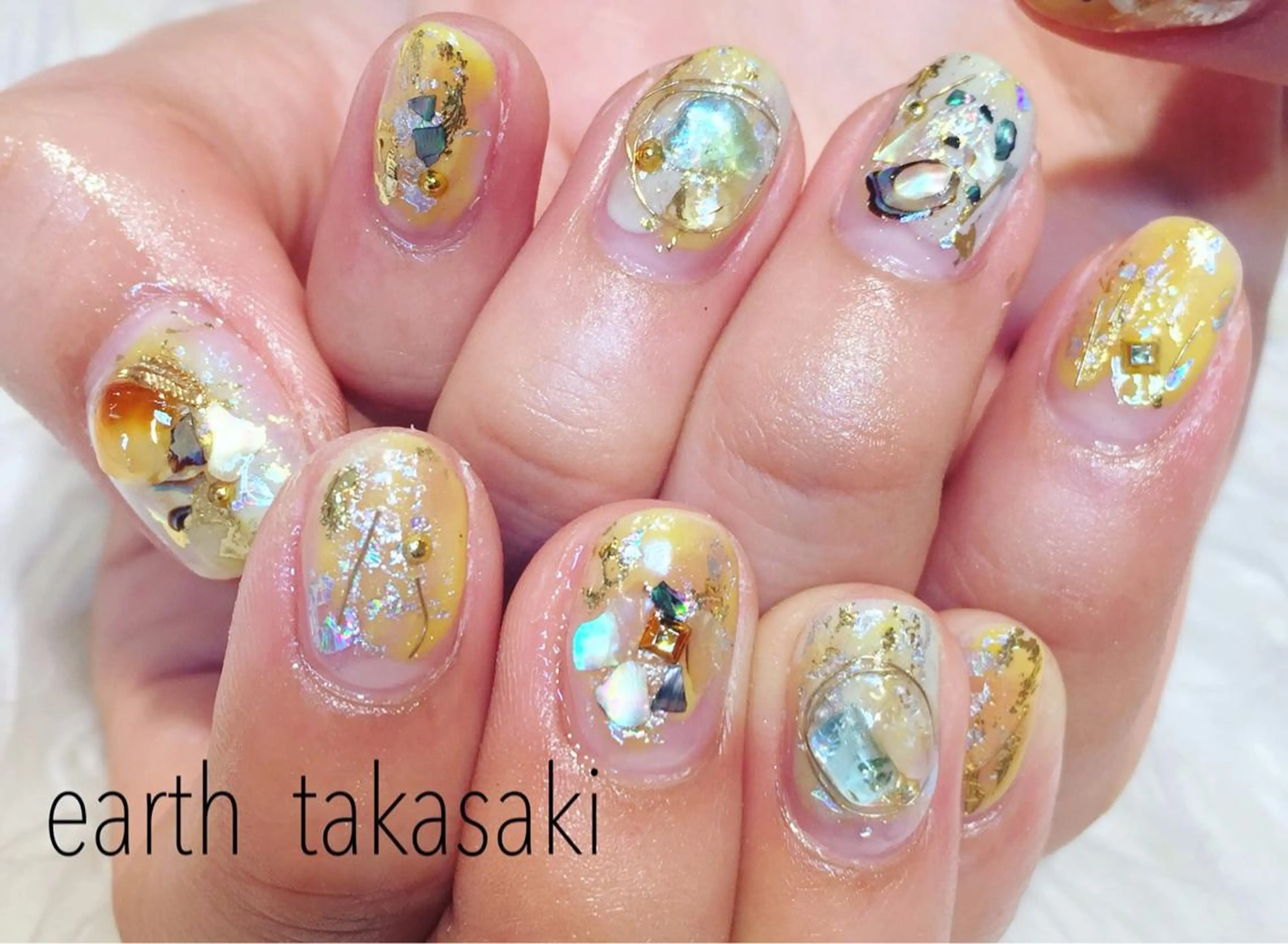 ネイル ニュアンスネイル 黄色 EARTH nanaのネイルデザイン