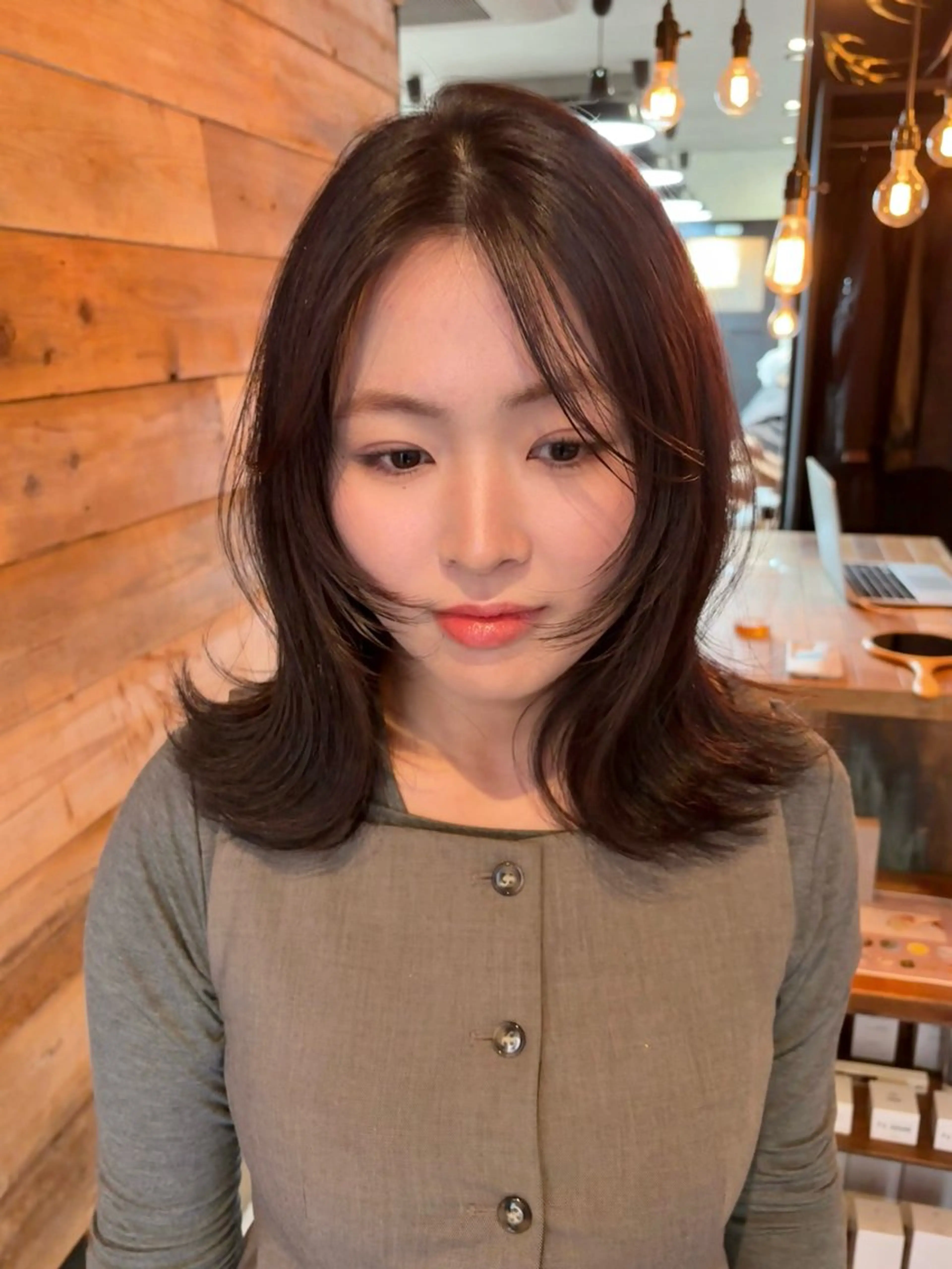 ミディアム カラー パーマ カット ヘアカラー レイヤー/透明感/ ブリーチなし/わかなのヘアスタイル