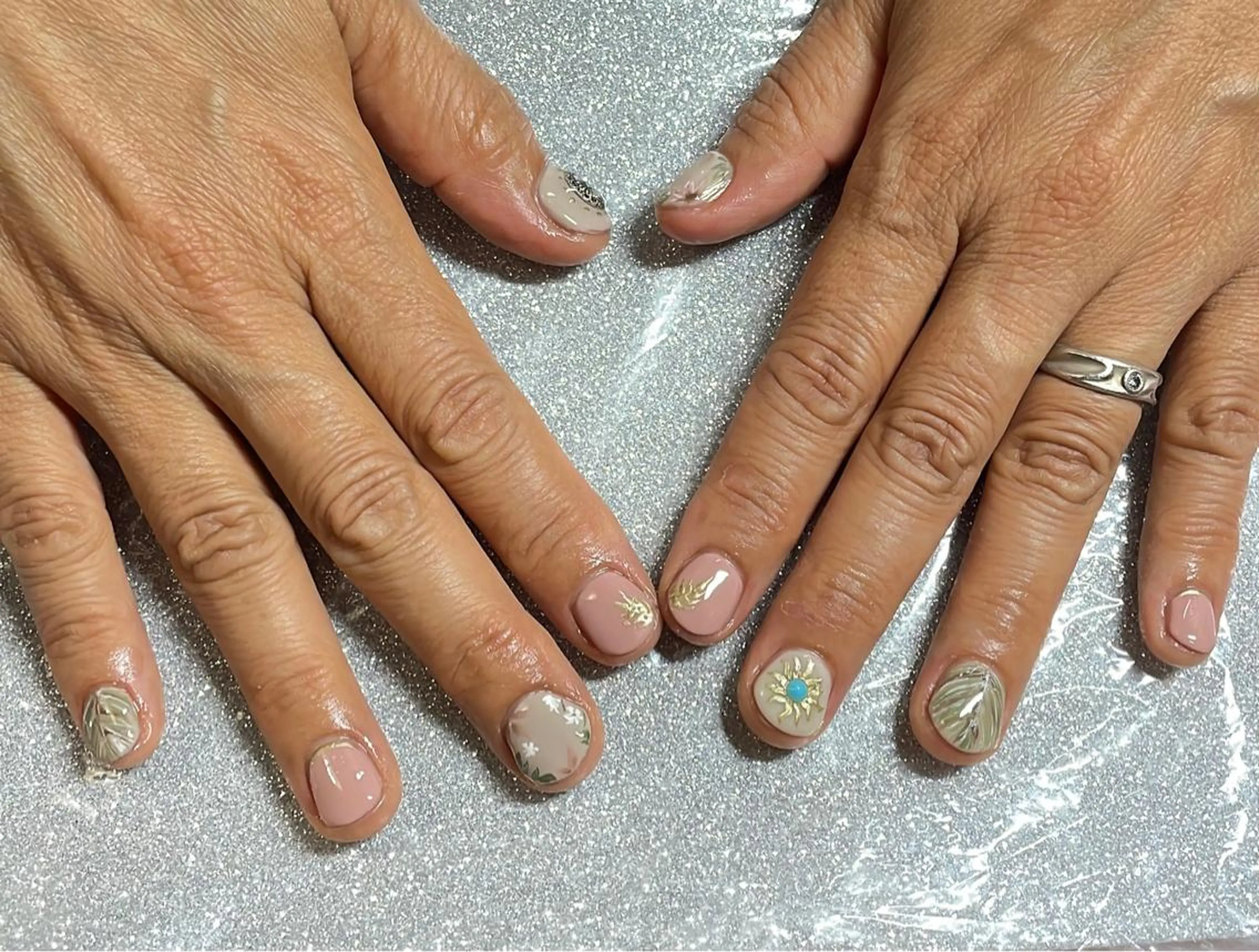 ネイル ハンドネイル VIERU 🌈🎀💖のネイルデザイン