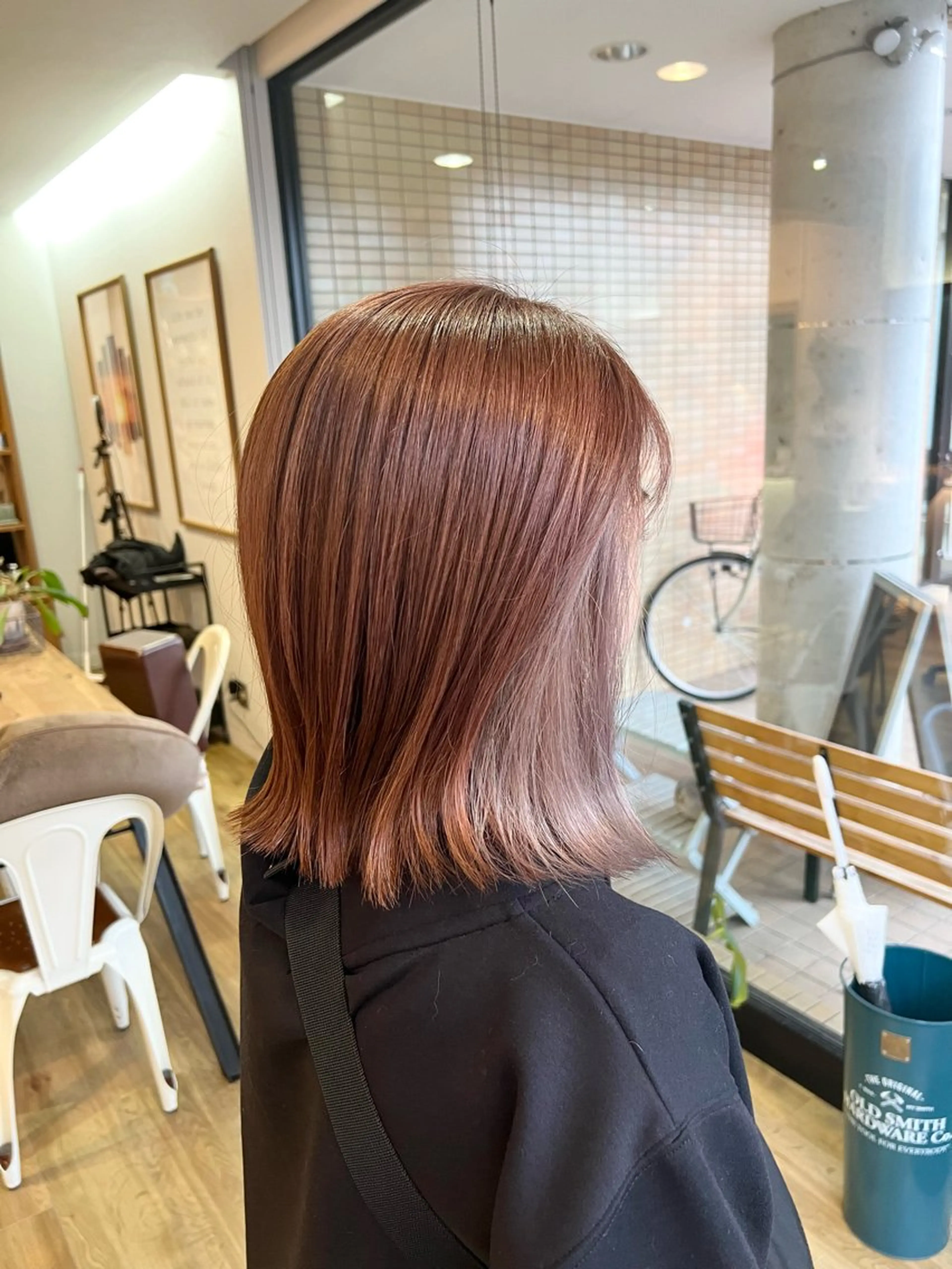 ショート カラー イヤリングカラー グレージュ ピンクカラー ヘアカラー トリートメント 堀 望美のヘアスタイル