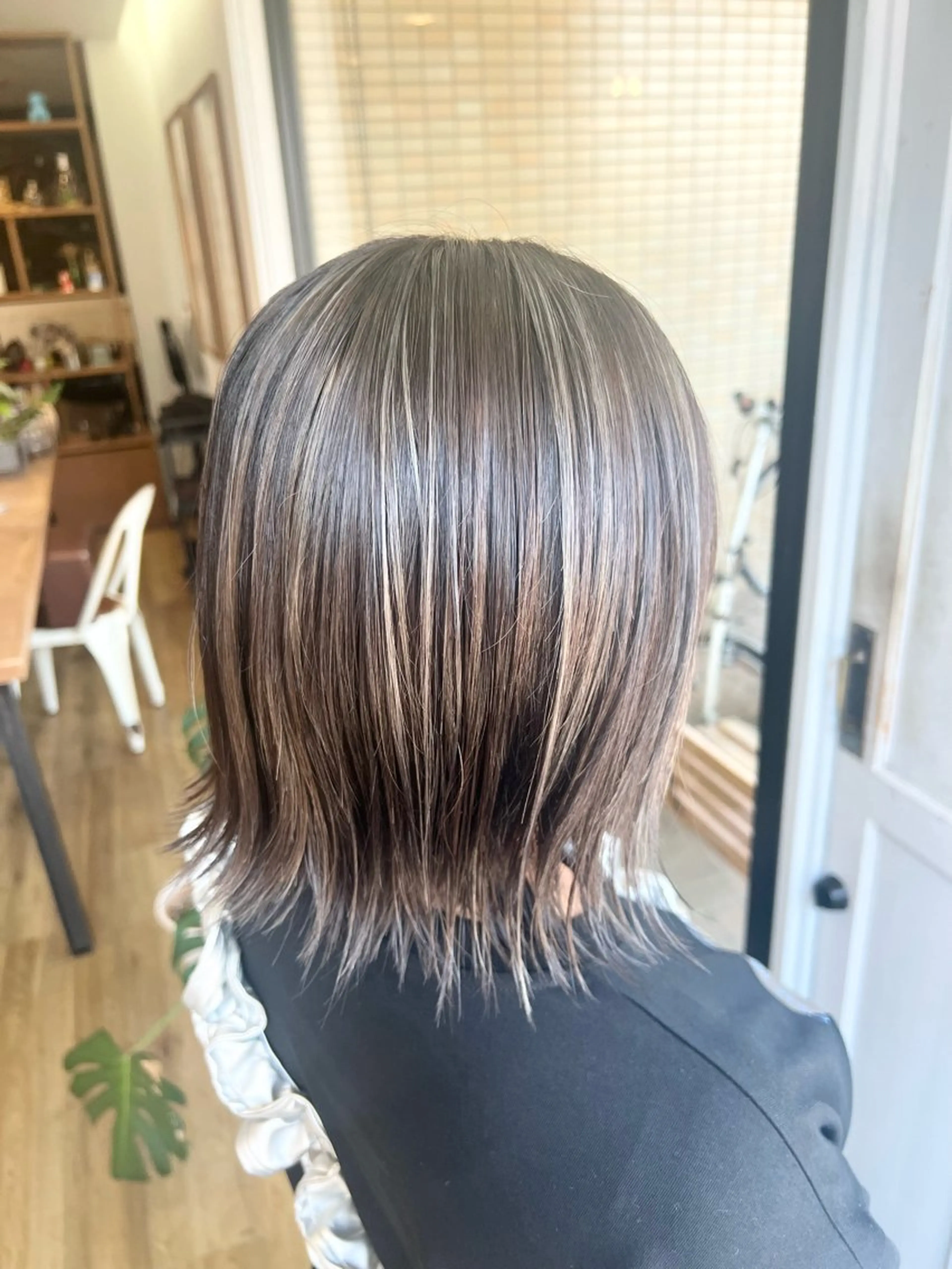 カラー グレージュ ハイライトカラー ヘアカラー トリートメント 堀 望美のヘアスタイル