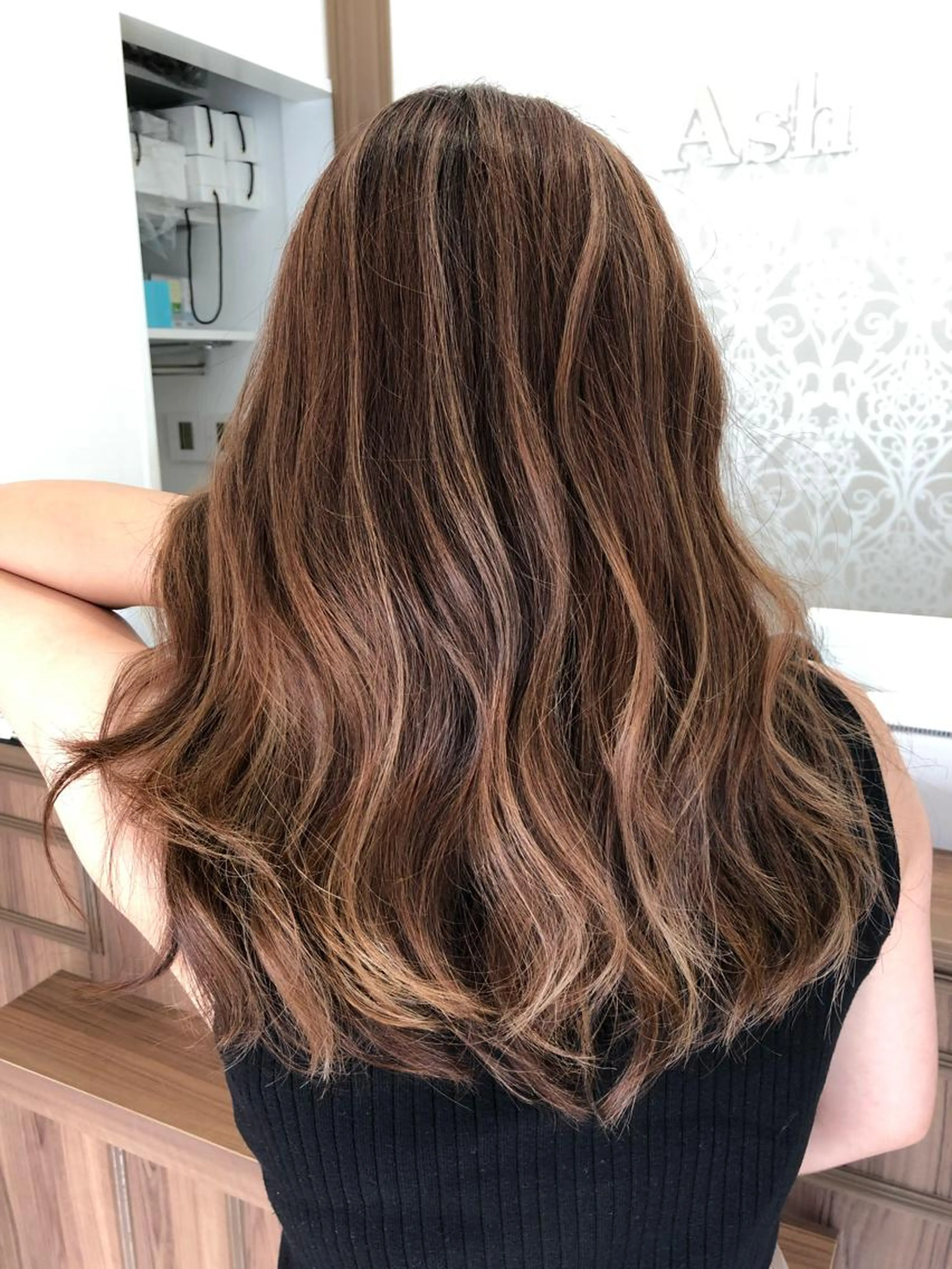 【2回目以降の方限定】✨ナチュラルハイライトカラー+トリートメント【部分ブリーチ込み】✨施術時間3時間～の写真