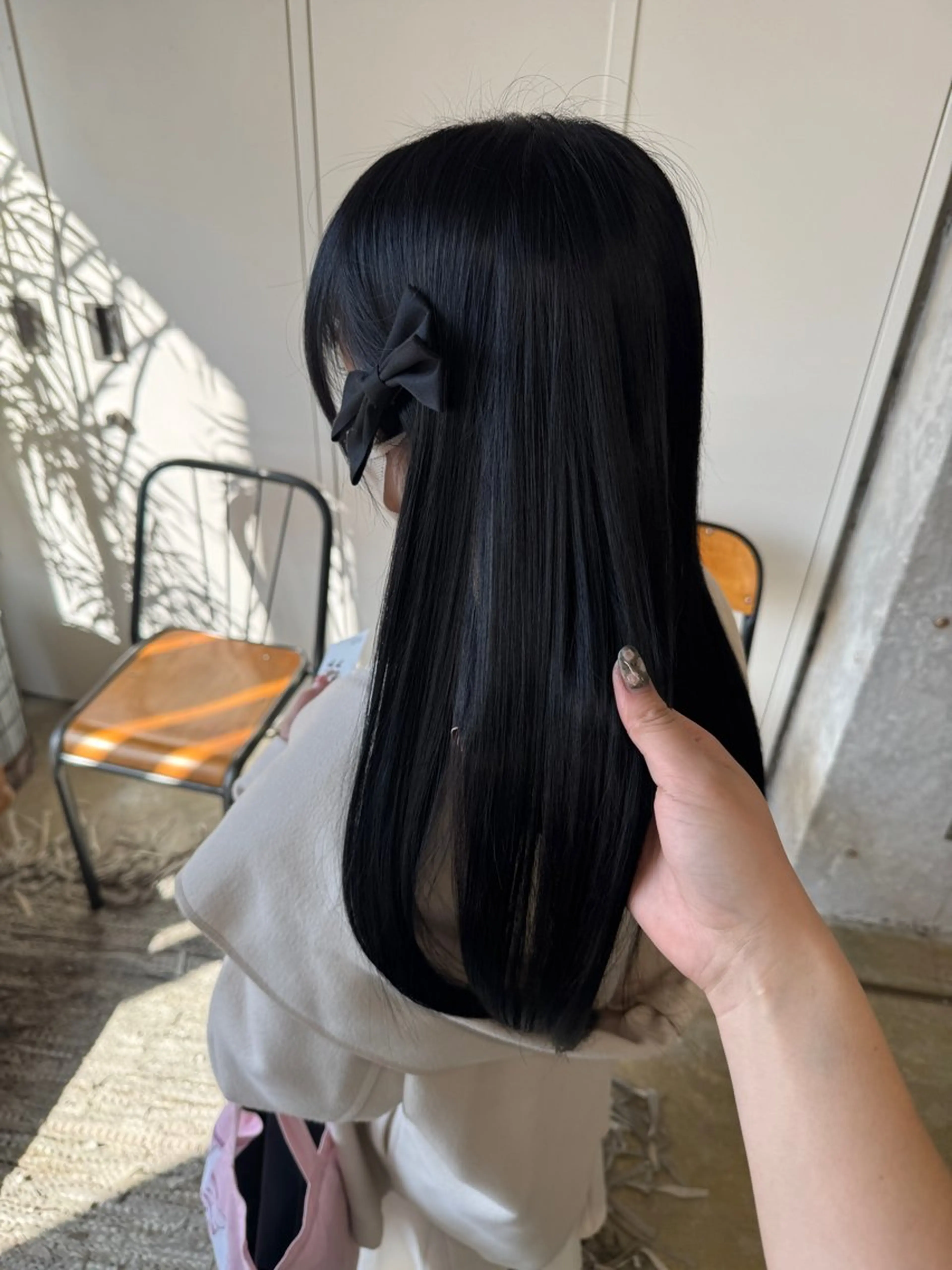 ロング カラー 黒髪 ブルーカラー ブルーブラック ヘアカラー トリートメント 森田遥奈/透明感カラ ー/似合わせカットのヘアスタイル