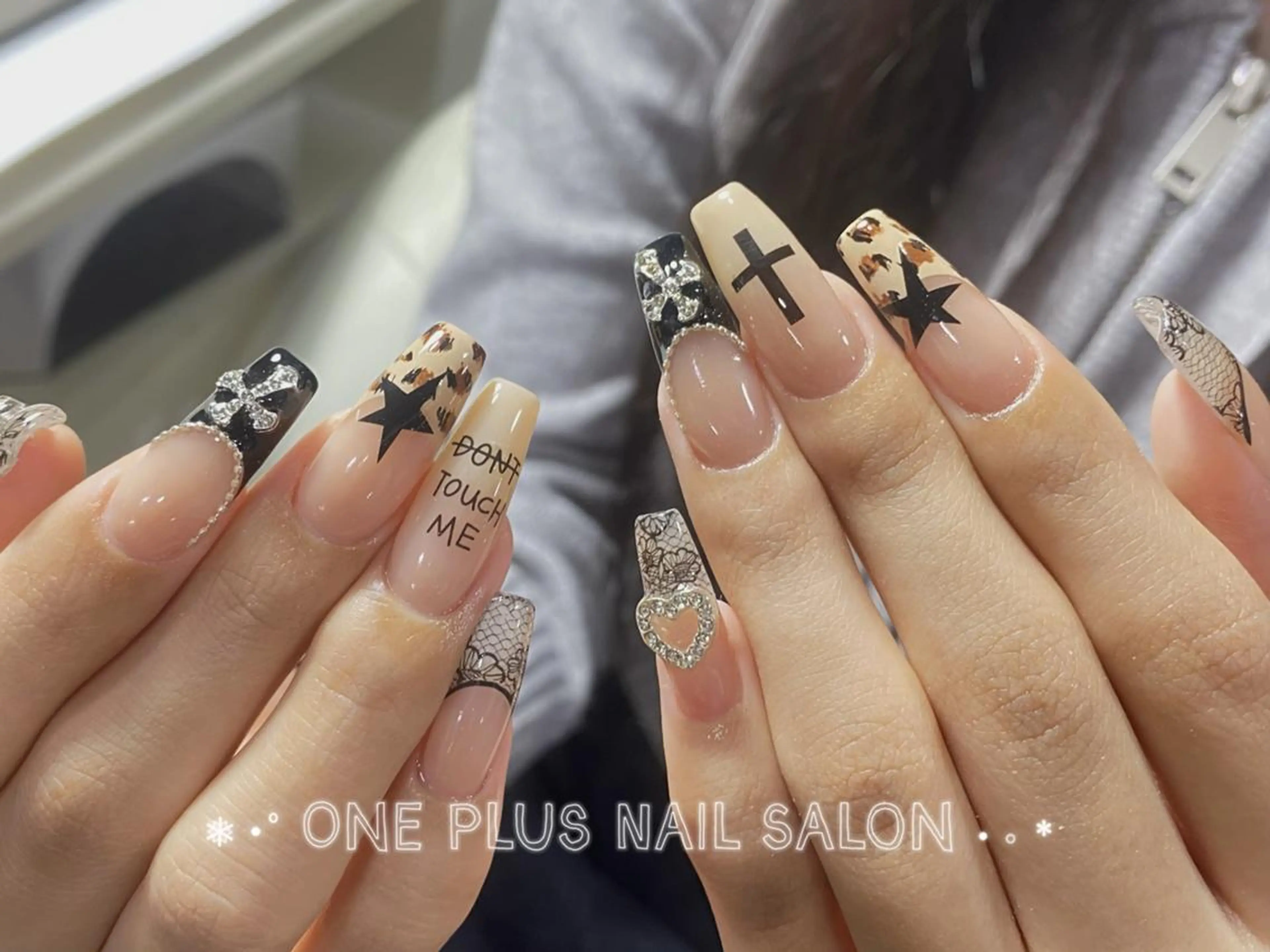 ネイル アニマル柄 ボルドー ブラウン フレンチネイル マグネットネイル One Plus Nail Salonのネイルデザイン