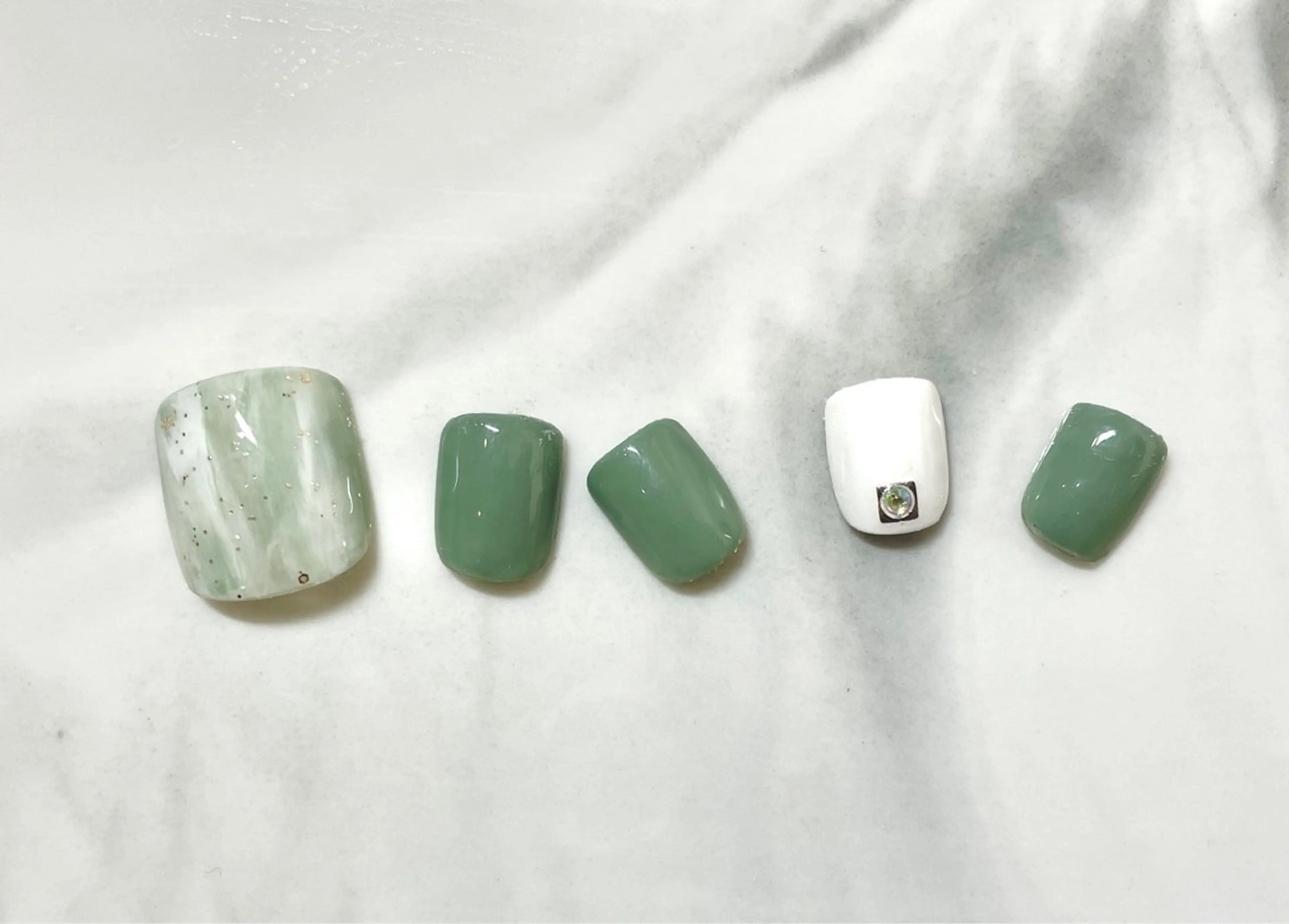 ネイル フットネイル ゴージャス Neige 𓂃 aiのネイルデザイン