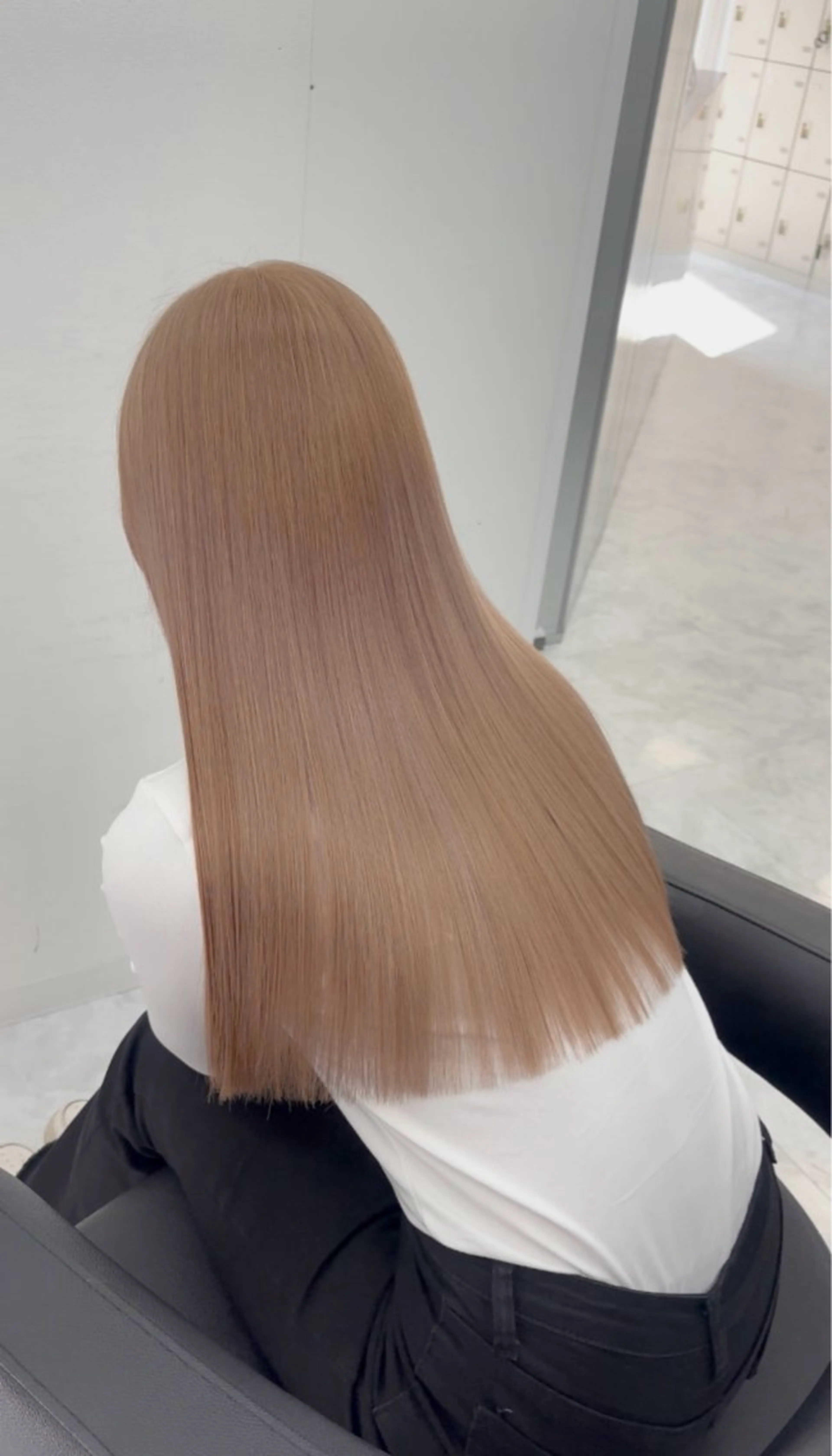 ロング カラー ヘアカラー トリートメント 🖤ハイトーン× レイヤー🖤SARAのヘアスタイル