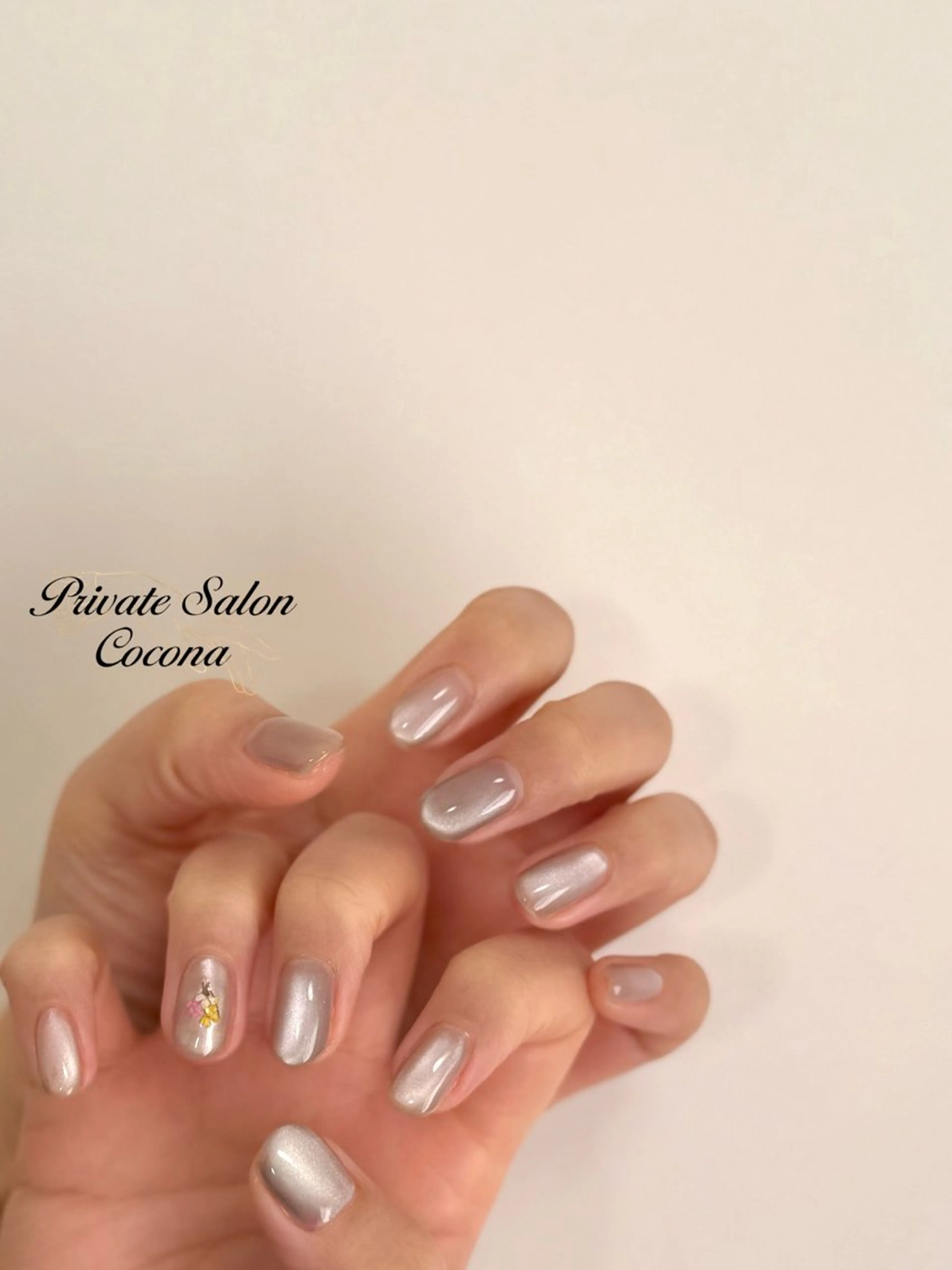 ネイル マグネットネイル マグネットワンカラー ワンカラーネイル ハンドネイル プライベートサロン nailcoconaのネイルデザイン