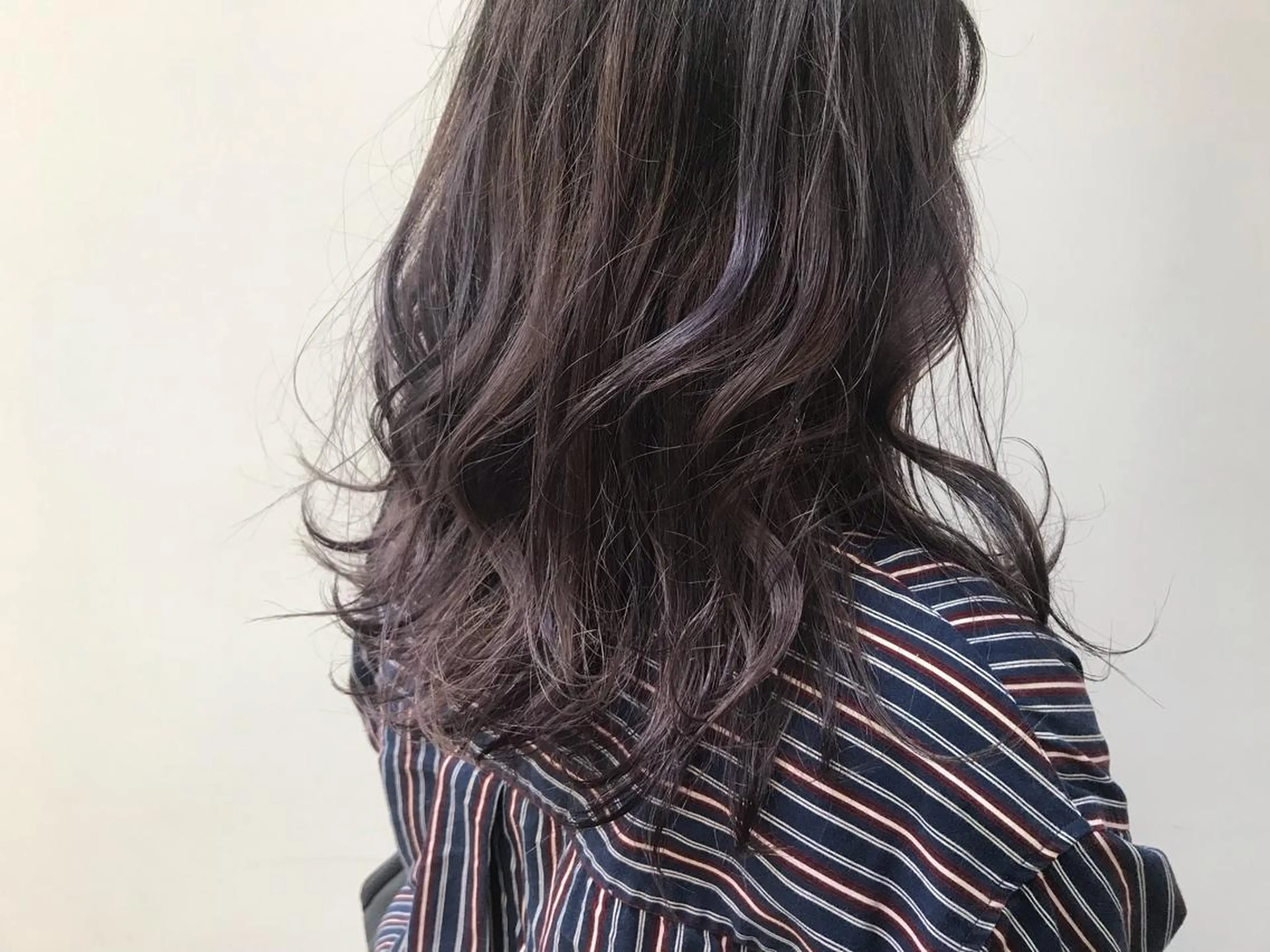 ミディアム カラー グラデーションカラー パープルカラー 土屋 紗也果のヘアスタイル