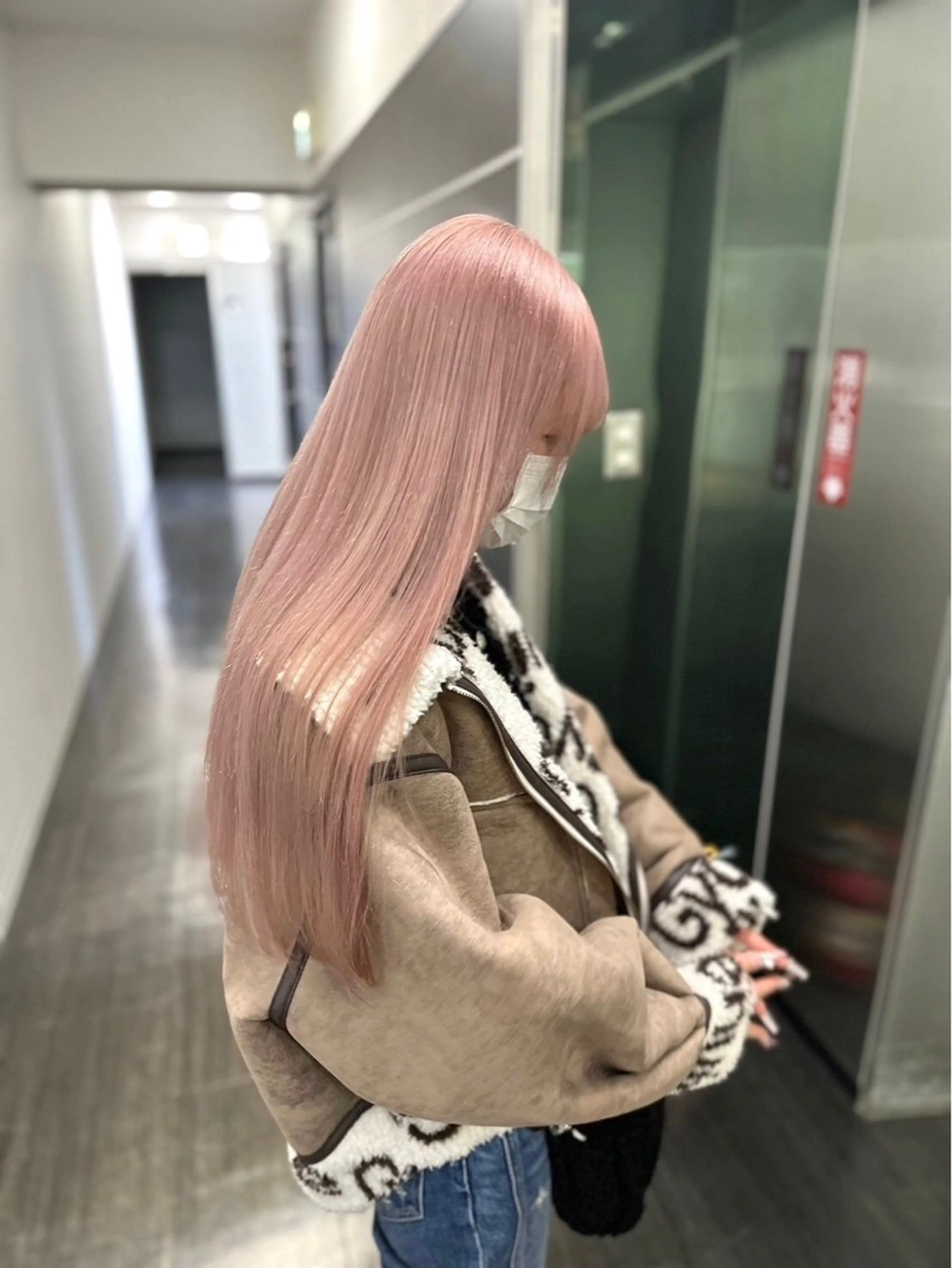 ロング カラー ハイトーン/ベージュ デザイン/りくとのヘアスタイル