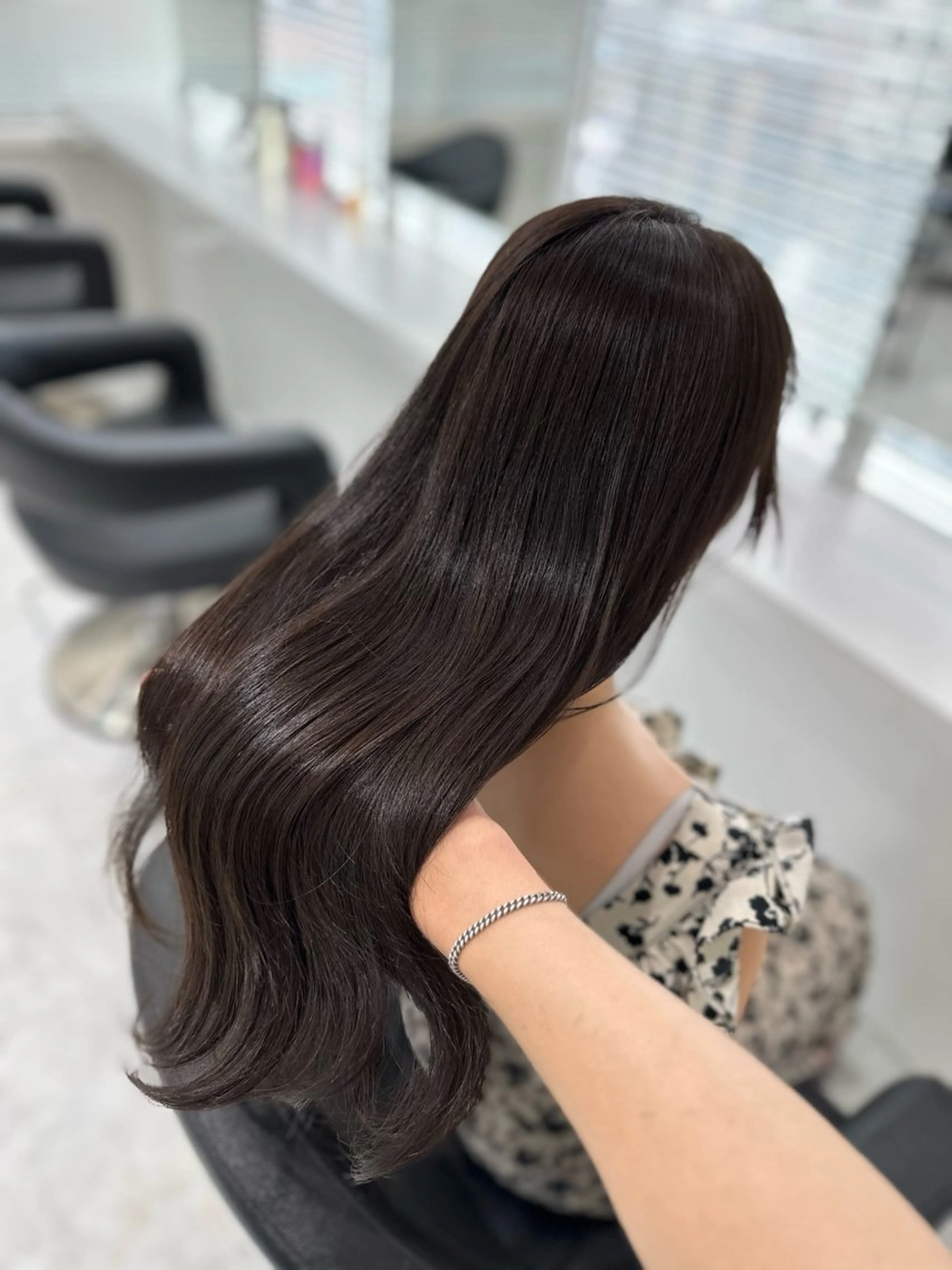 ロング カラー グレージュ 髪質改善 赤み消し透明感🩶 銀座Ryota🩶のヘアスタイル