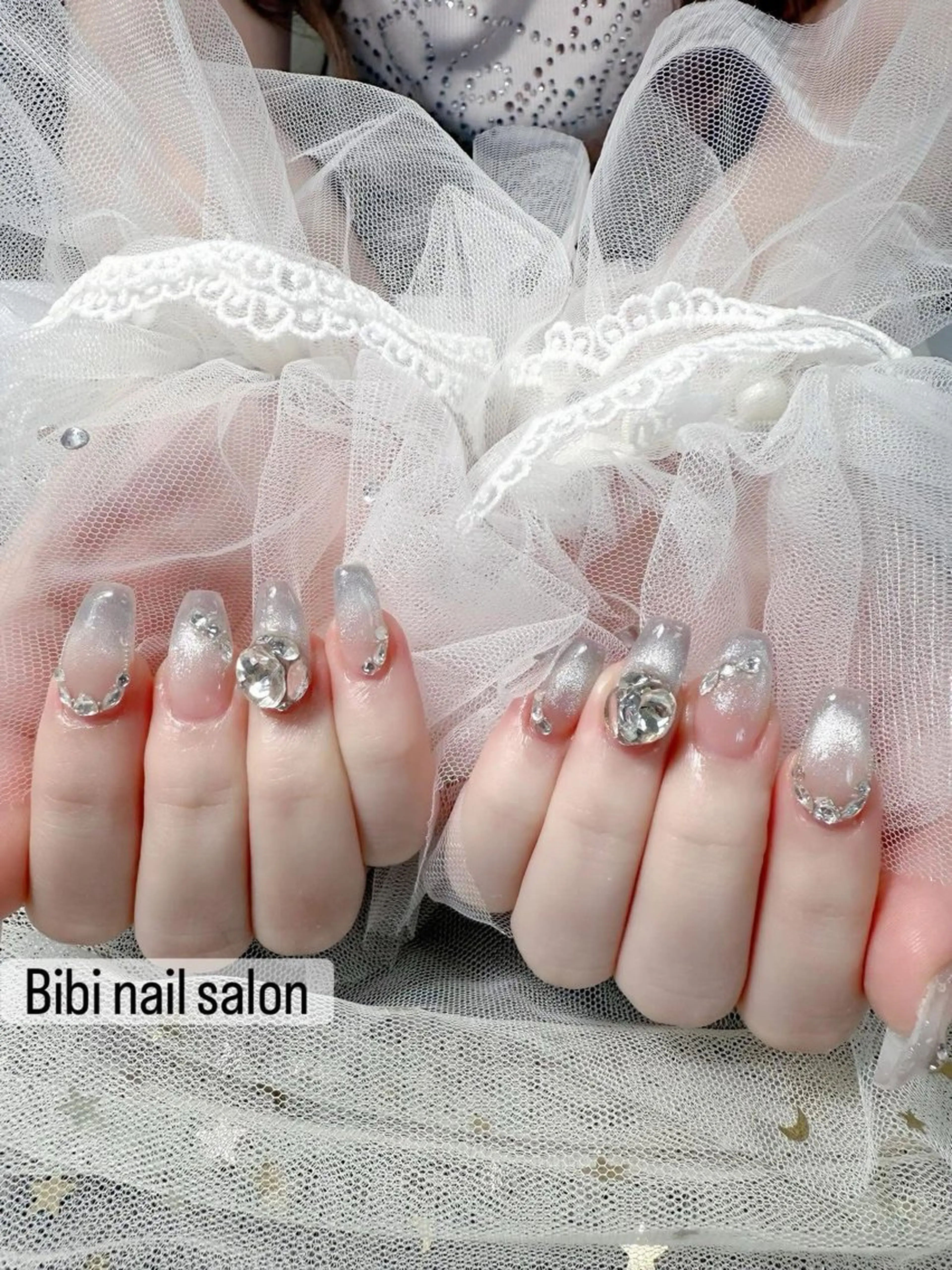 ミディアム ハンドネイル Bibi beauty spa Osaka所属・Chann Channのネイルデザイン