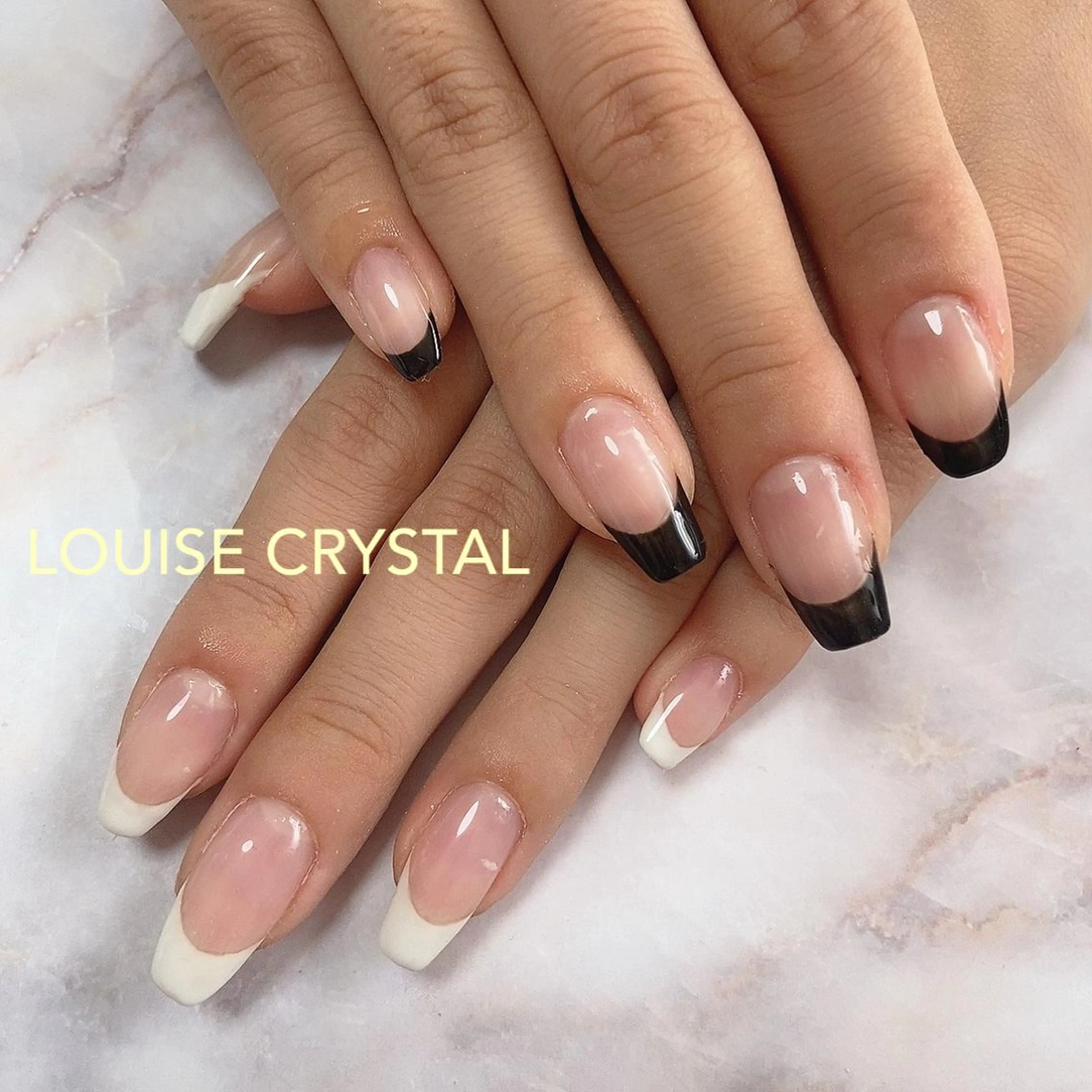 ネイル フレンチネイル ハンドネイル LOUISE CRYSTALのネイルデザイン