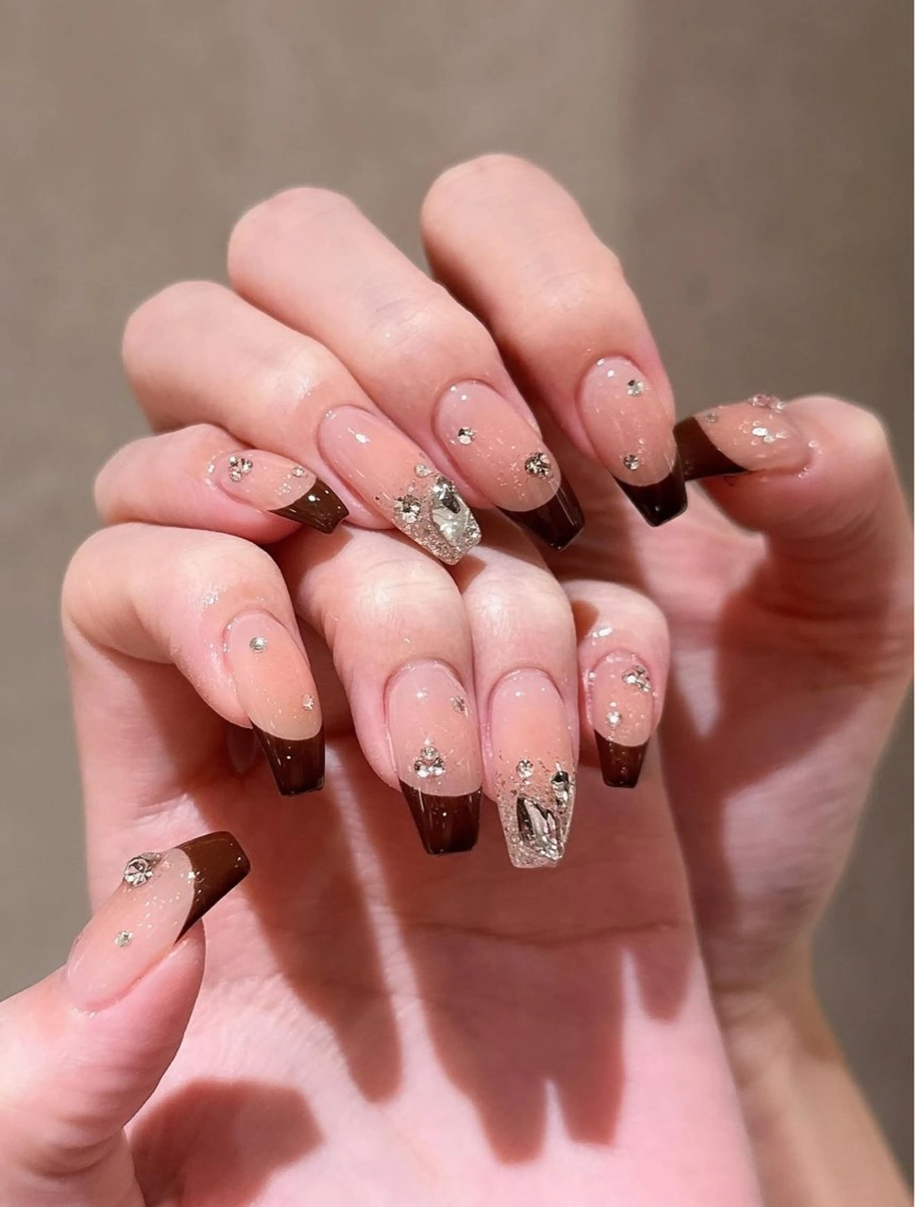 ネイル アニマル柄 オーロラネイル チークネイル フラッシュネイル ジェルネイル Lyna 池袋のネイルデザイン