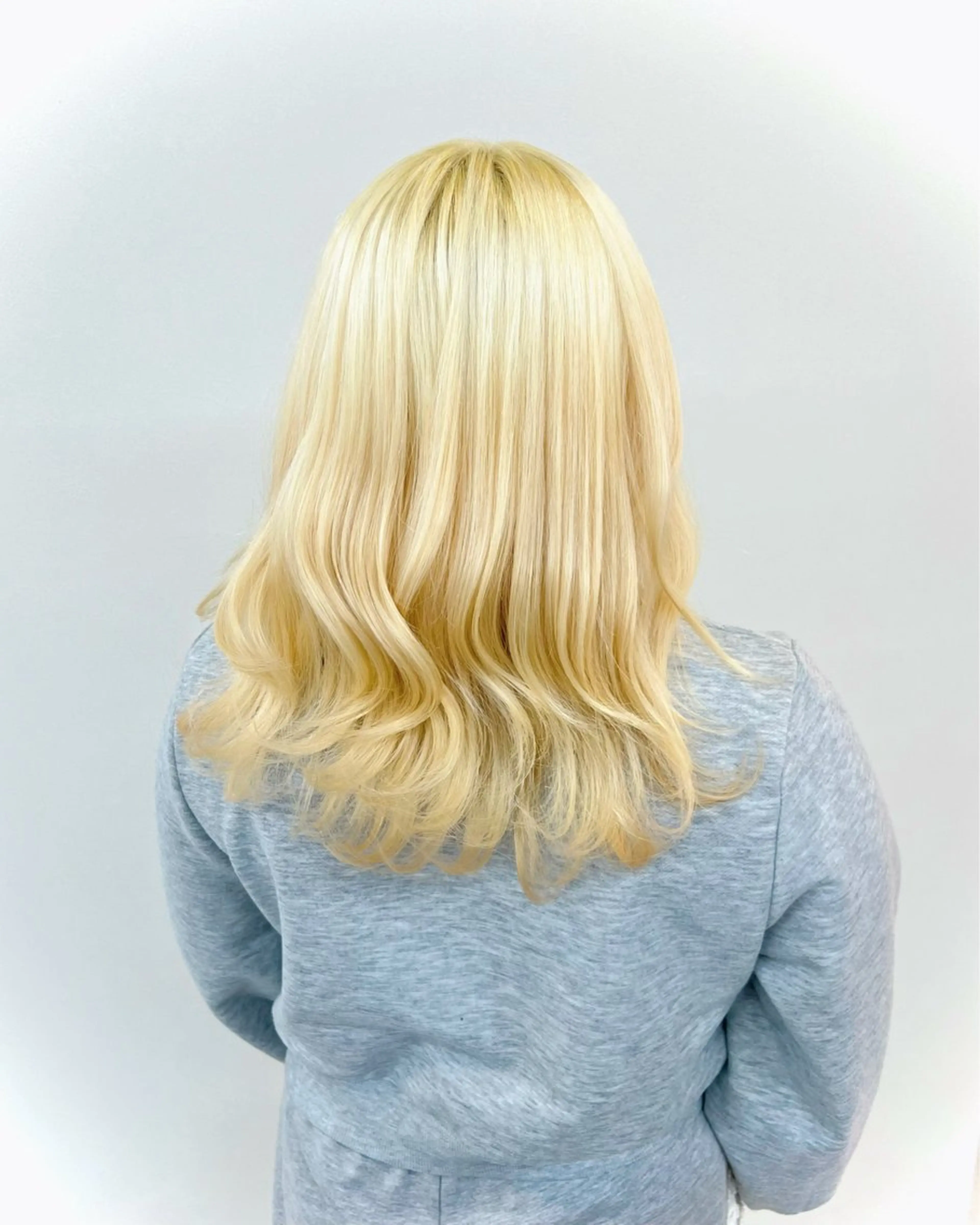 セミロング カラー ブリーチ 抜きっぱなしブロンド ブロンド ホワイトブロンド ヘアカラー ブリーチカラー🦋‪ 田中さくらのヘアスタイル