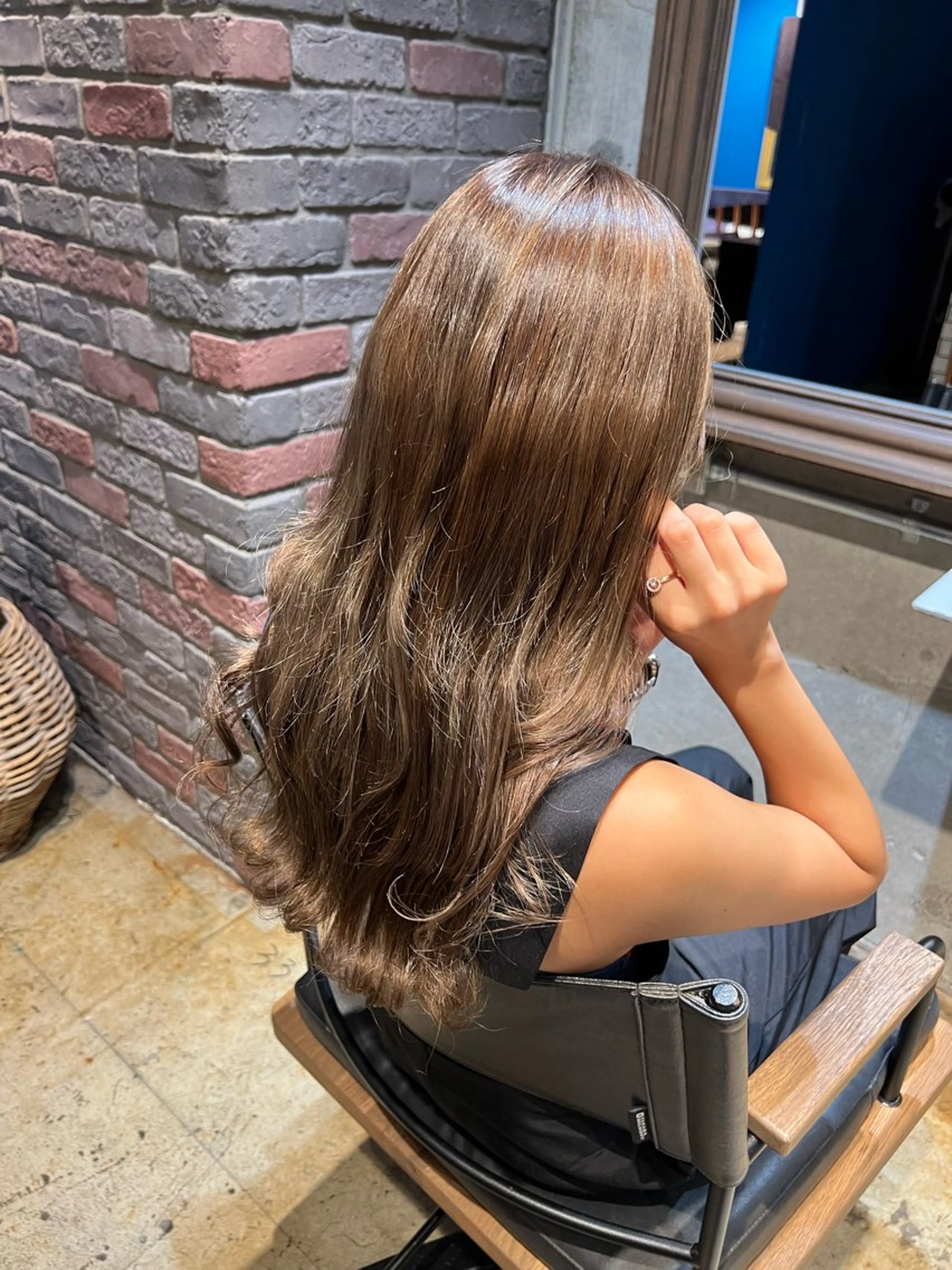 カラー グレージュ 吉沢遣人/レイヤー 艶カラー/抜け感のヘアスタイル