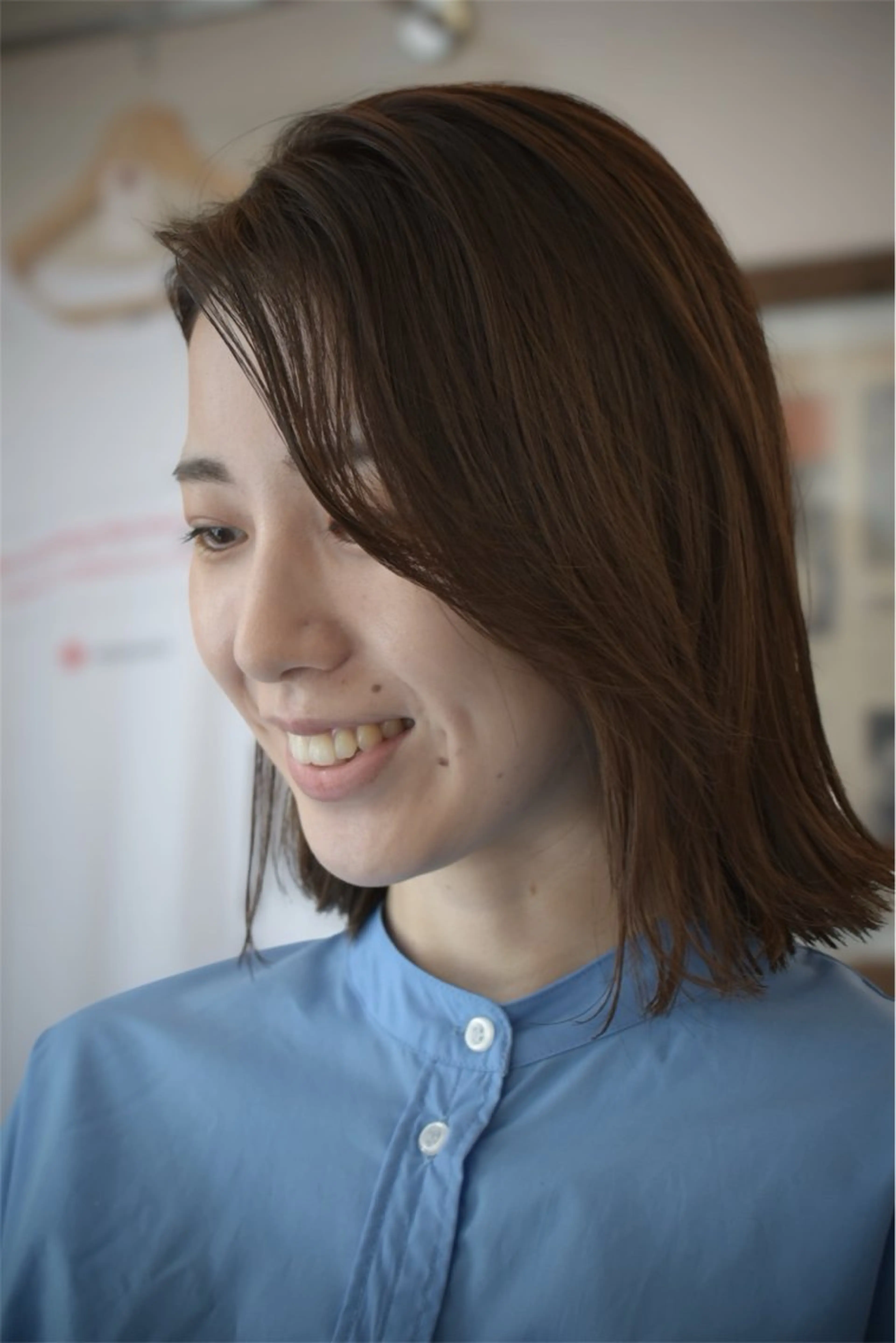 ミディアム カラー ブラウンカラー ナチュラルブラウン 顔まわりレイヤー 顔周りカット レイヤーカット 岩村 夏姫のヘアスタイル