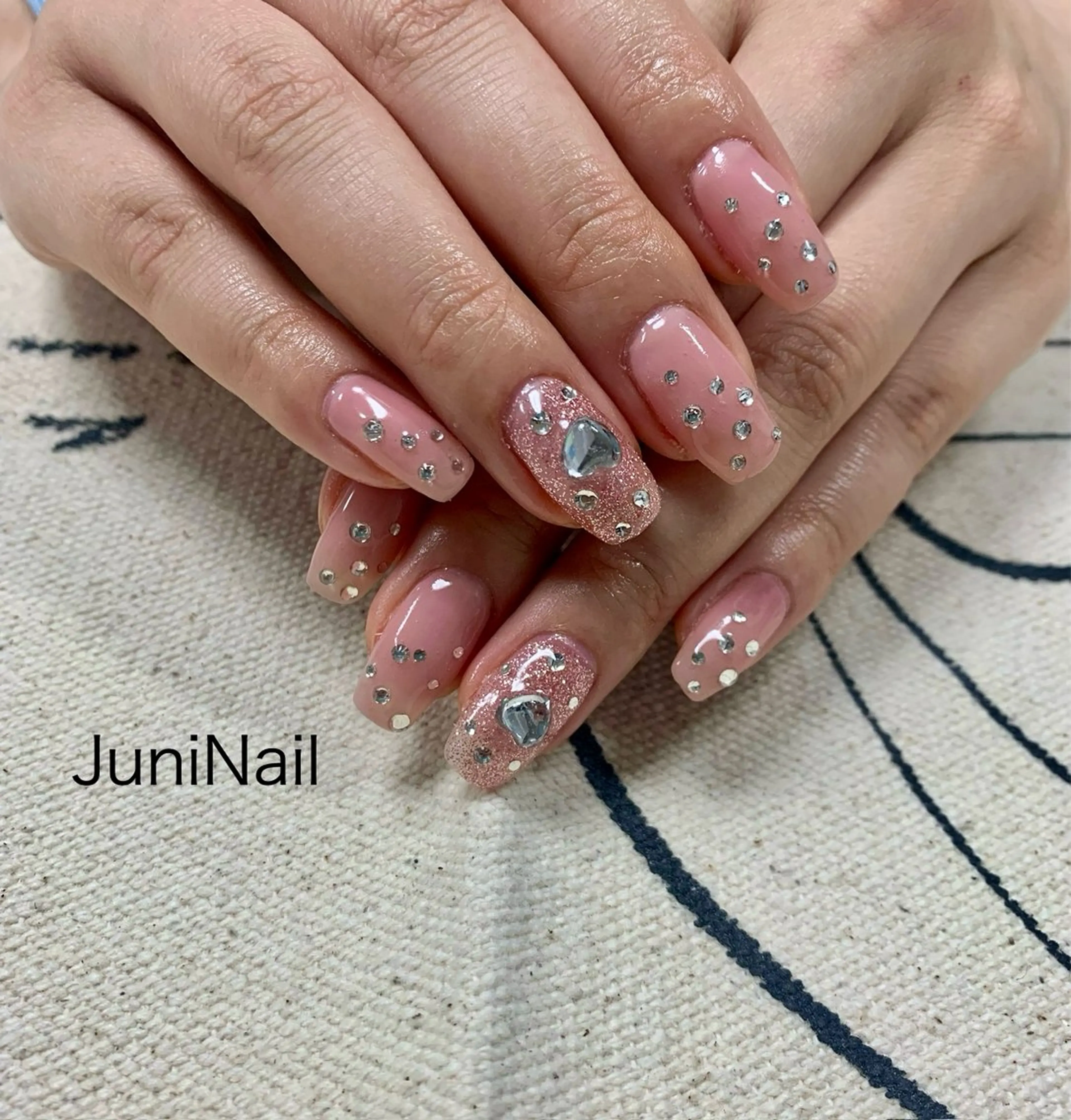 ネイル オーロラネイル フラッシュネイル 氷ネイル・うるうるネイル キラキラネイル 韓国ネイル ハンドネイル JuniNail 주니네일🇰🇷suのネイルデザイン
