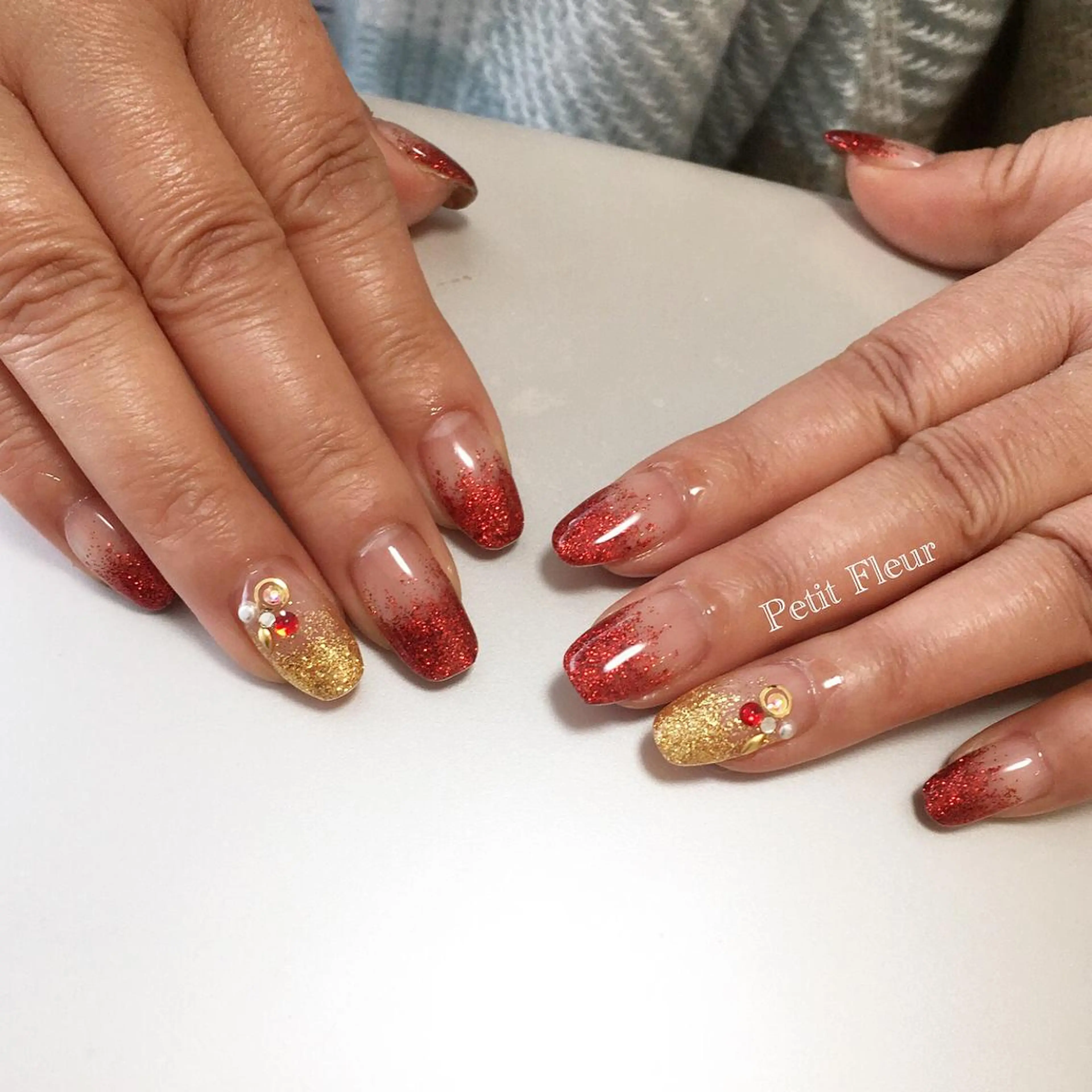 ネイル グラデーション ラメ(グリッター) ラメグラデーション 冬ネイル クリスマス 青柳 亜梨奈のマツエク・マツパデザイン