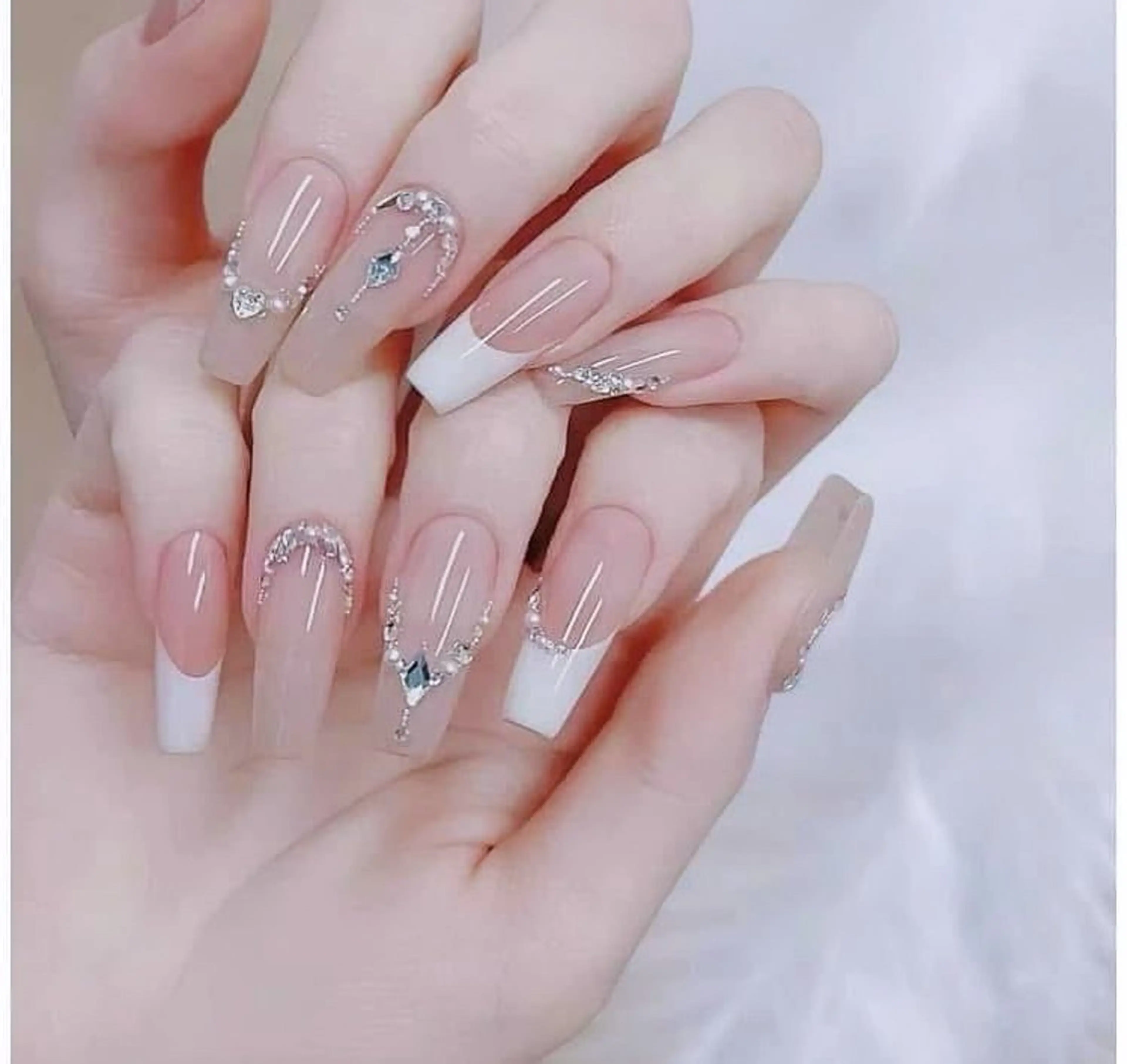 ネイル フットネイル ジェルネイル 韓国ネイル マグネットネイル 持ち込み ハンドネイル Akiko ネイルサロン所属・AKIKO ネイルサロンのネイルデザイン