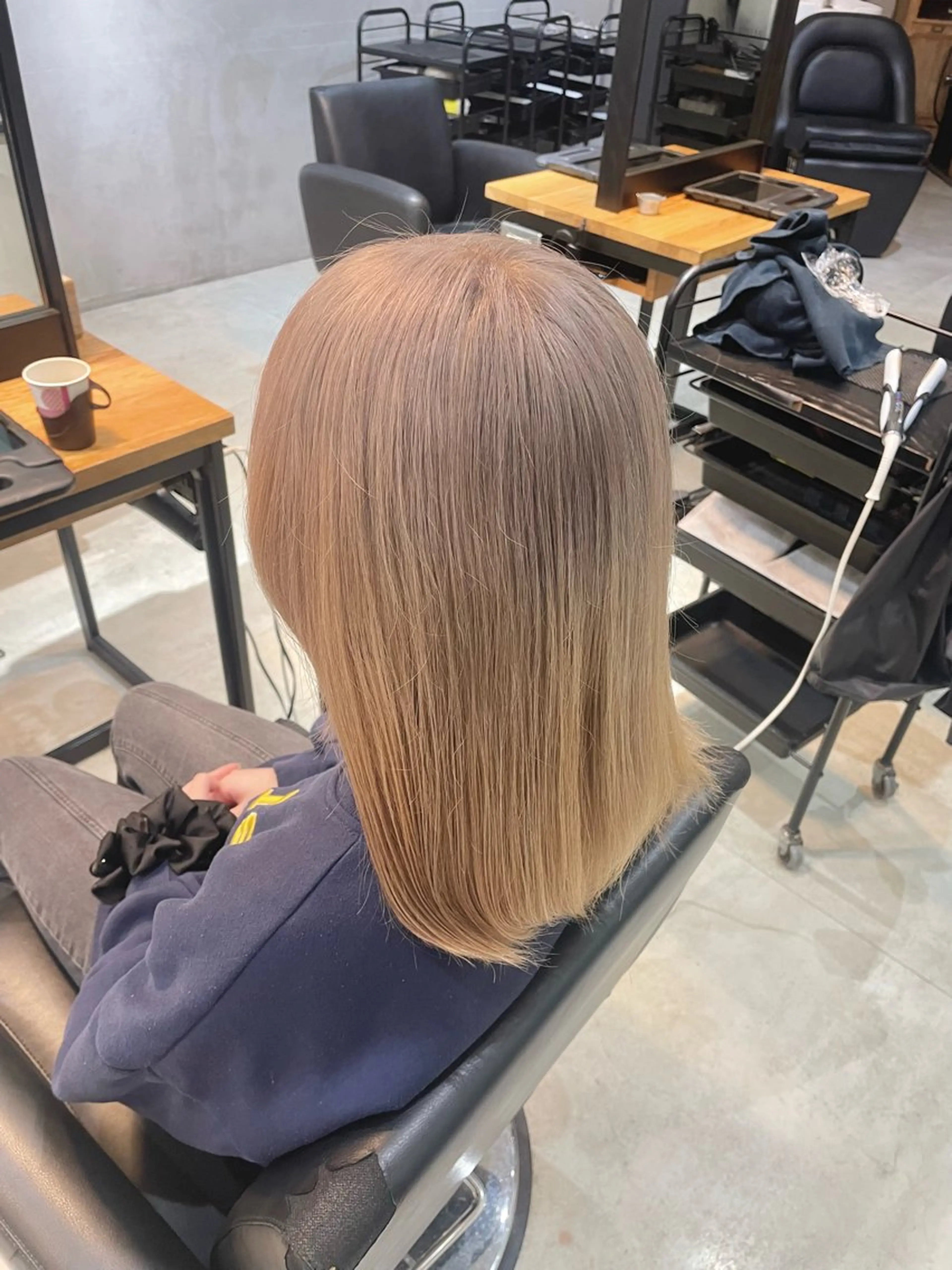 カラー グレージュ ミルクティーグレージュ ヘアカラー HAYATA/透明感 /派手髪/ケアブリのヘアスタイル