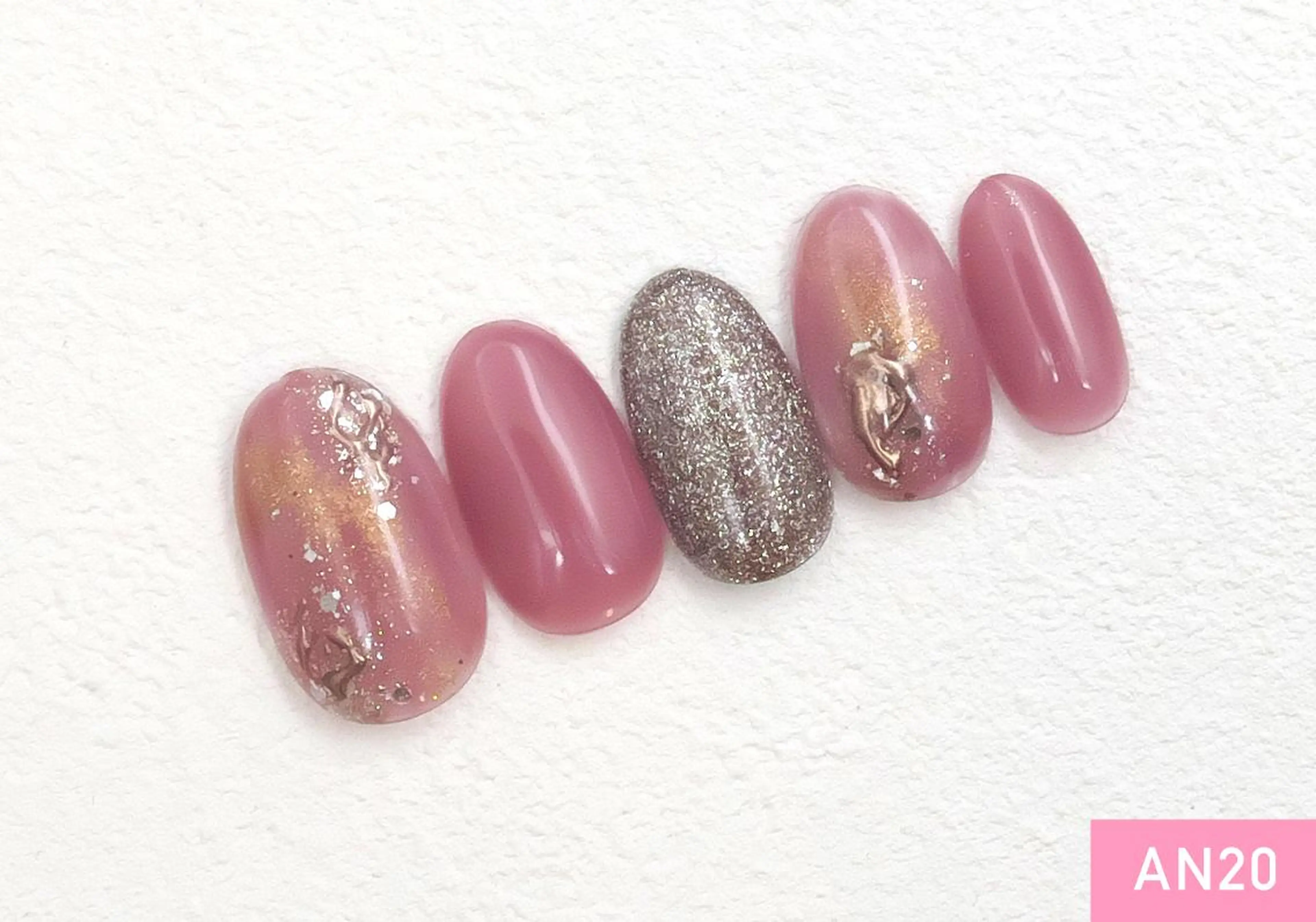 ネイル ゴールド 新橋🌿 Nailのネイルデザイン