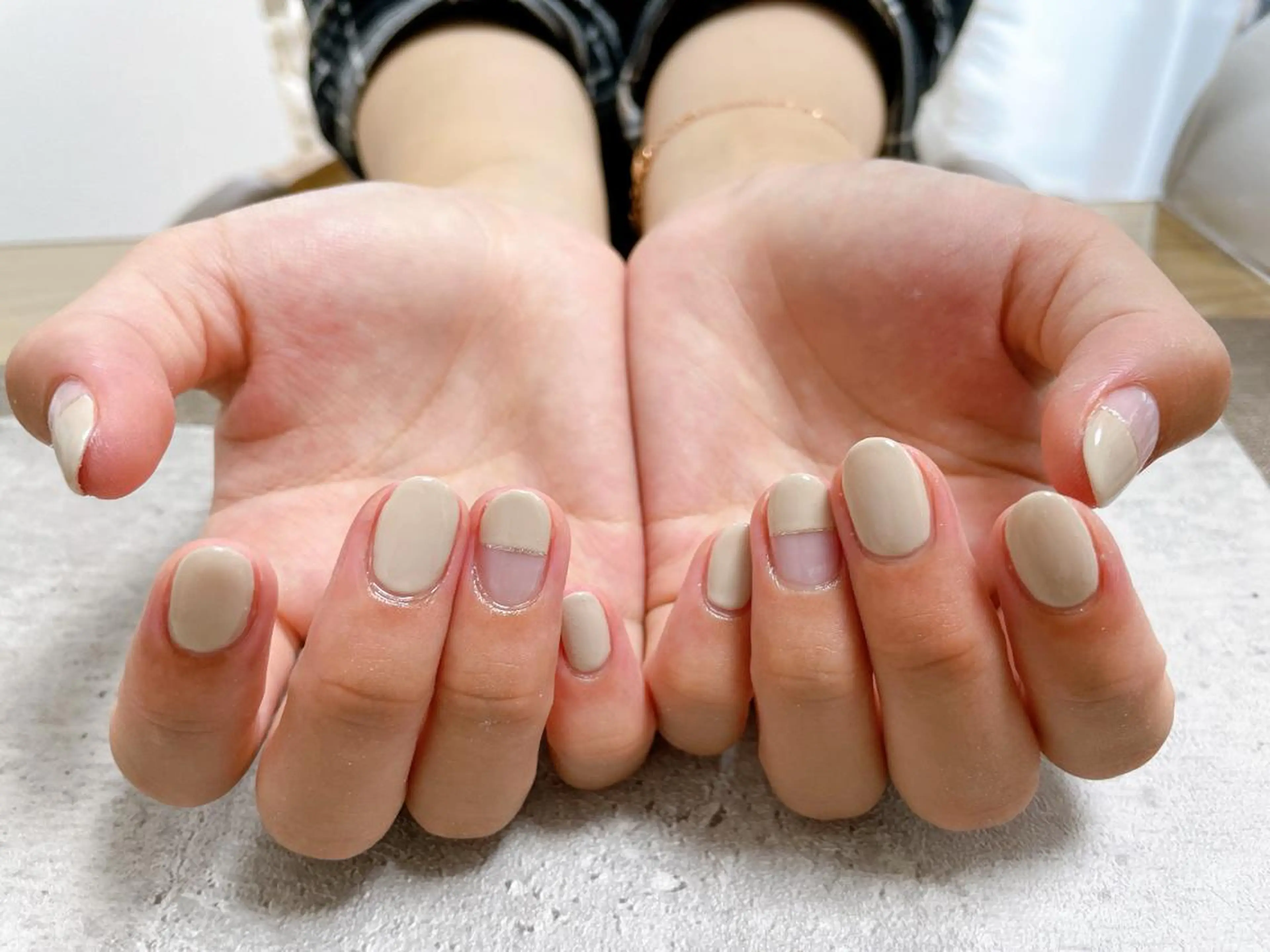 ネイル シンプルネイル mogunail &blowのネイルデザイン