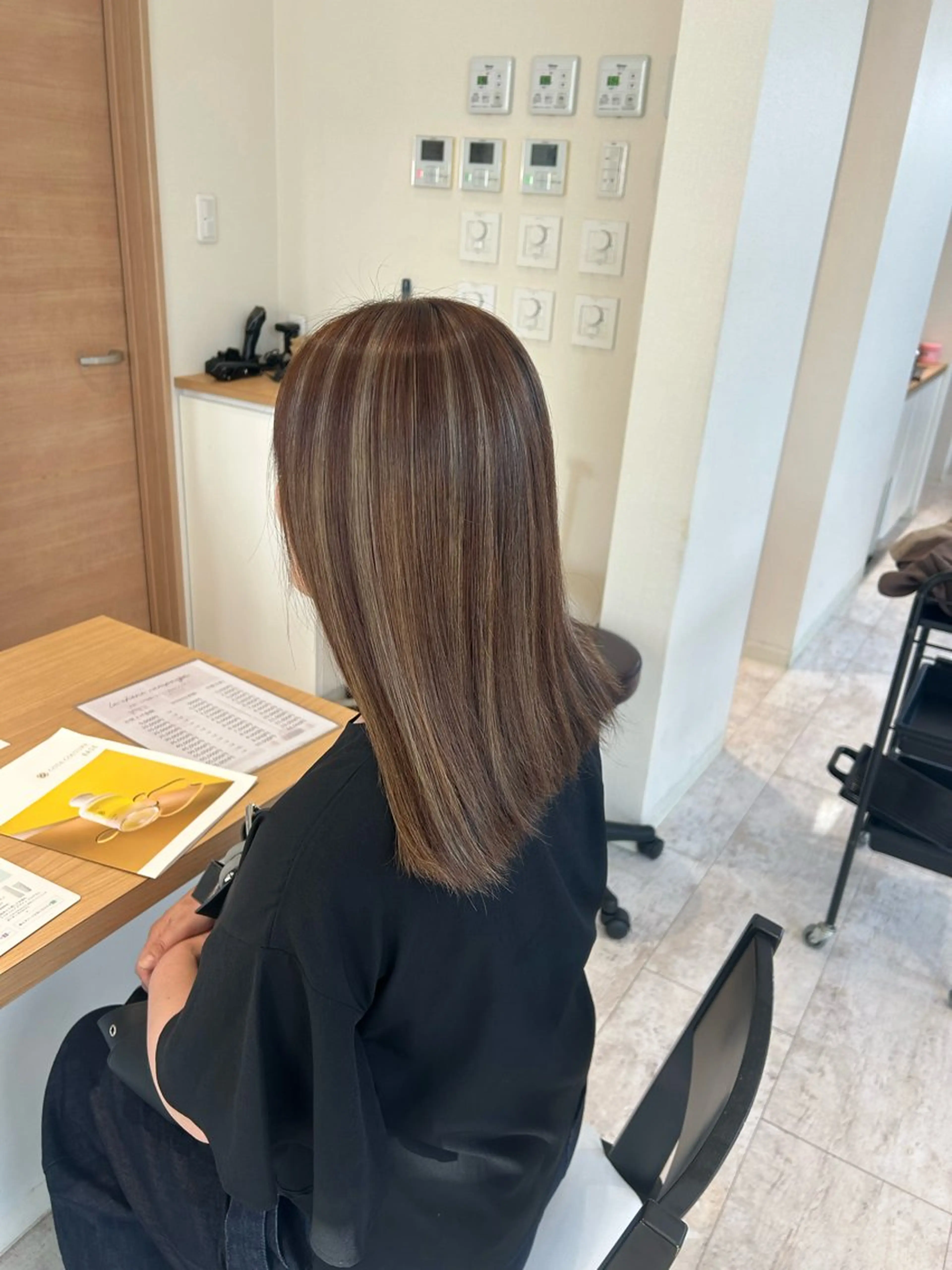 ミディアム ヘアカラー 渡辺 望愛のヘアスタイル